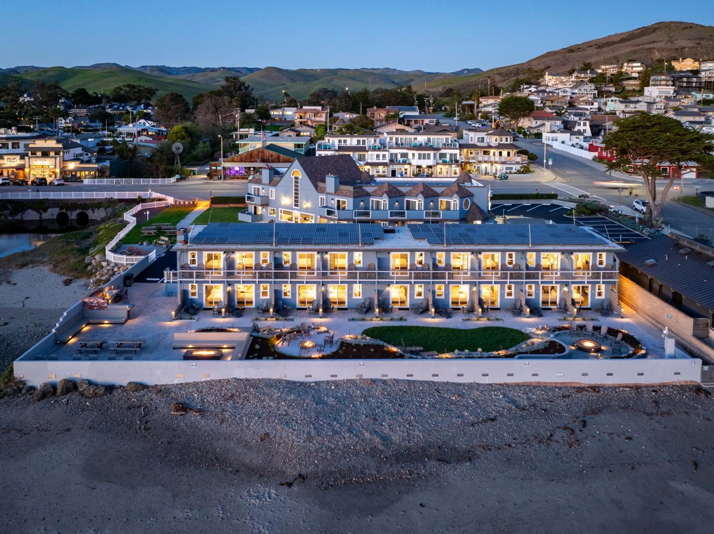 Shoreline Inn...on the beach