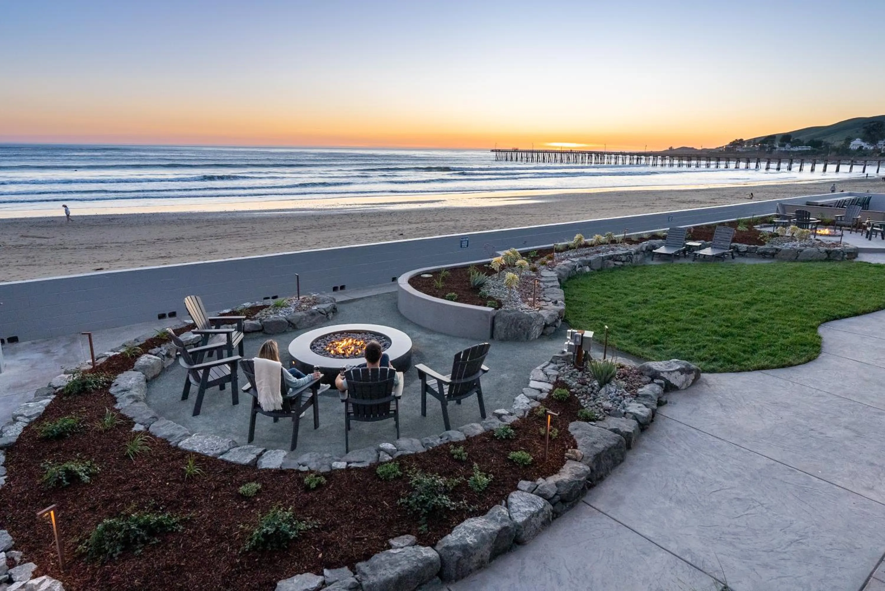 Property building in Shoreline Inn...on the beach