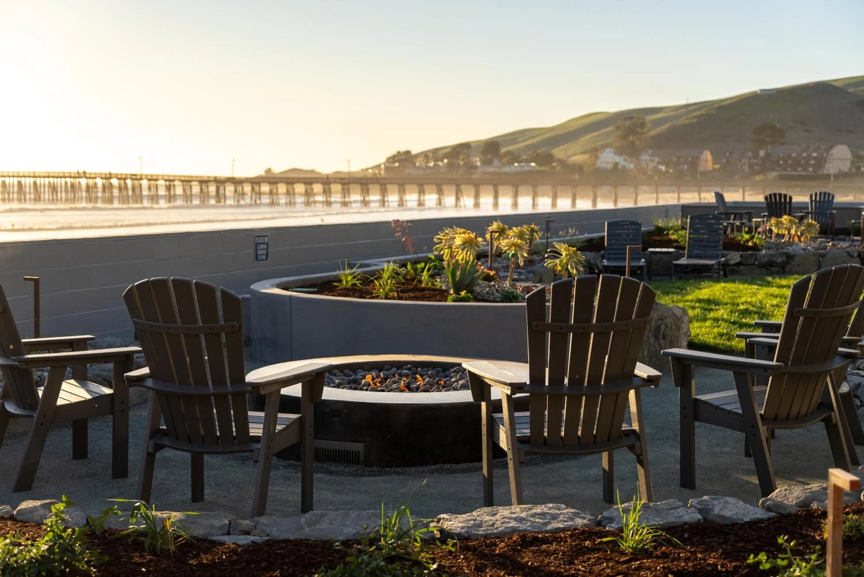 Shoreline Inn...on the beach