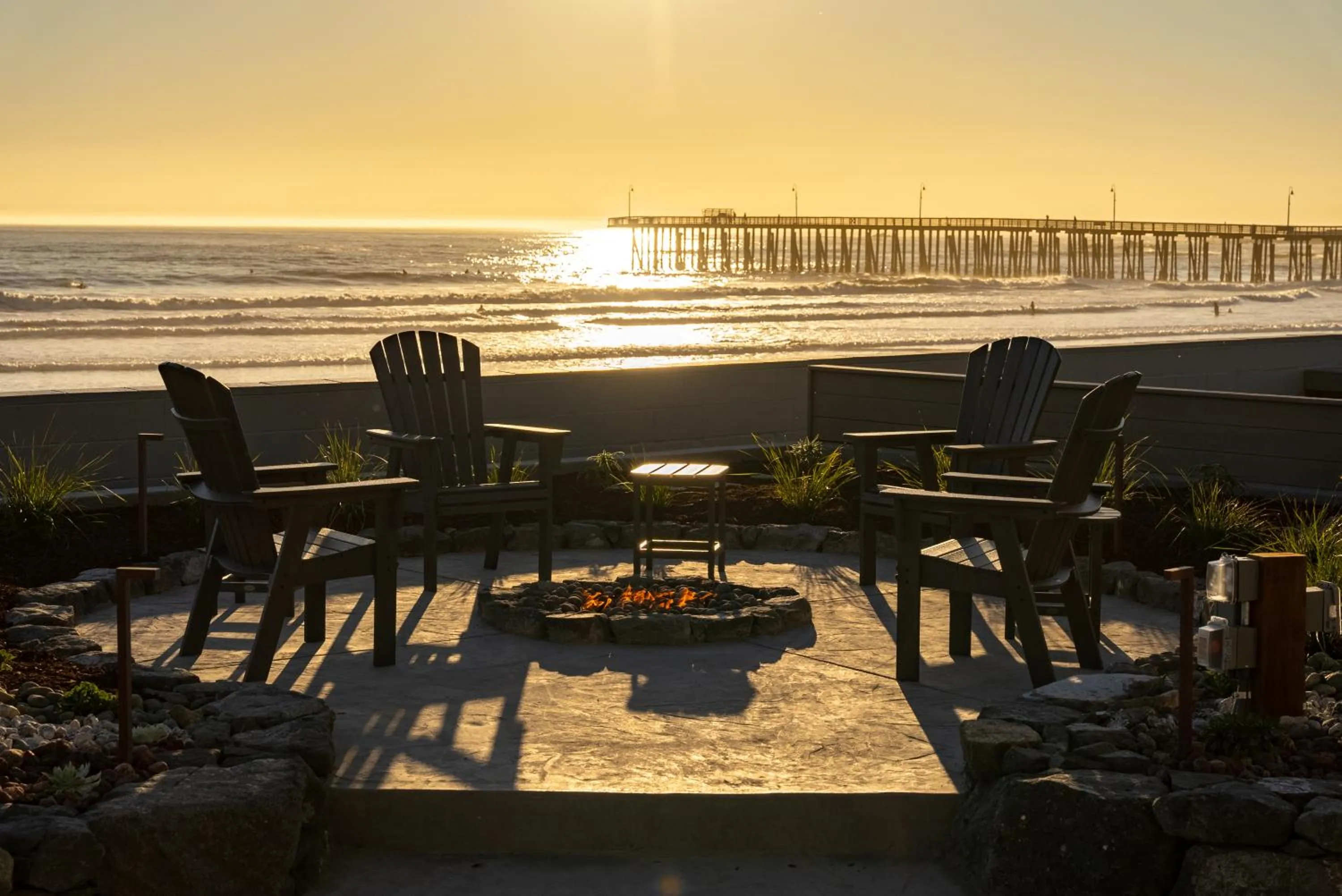 Shoreline Inn...on the beach