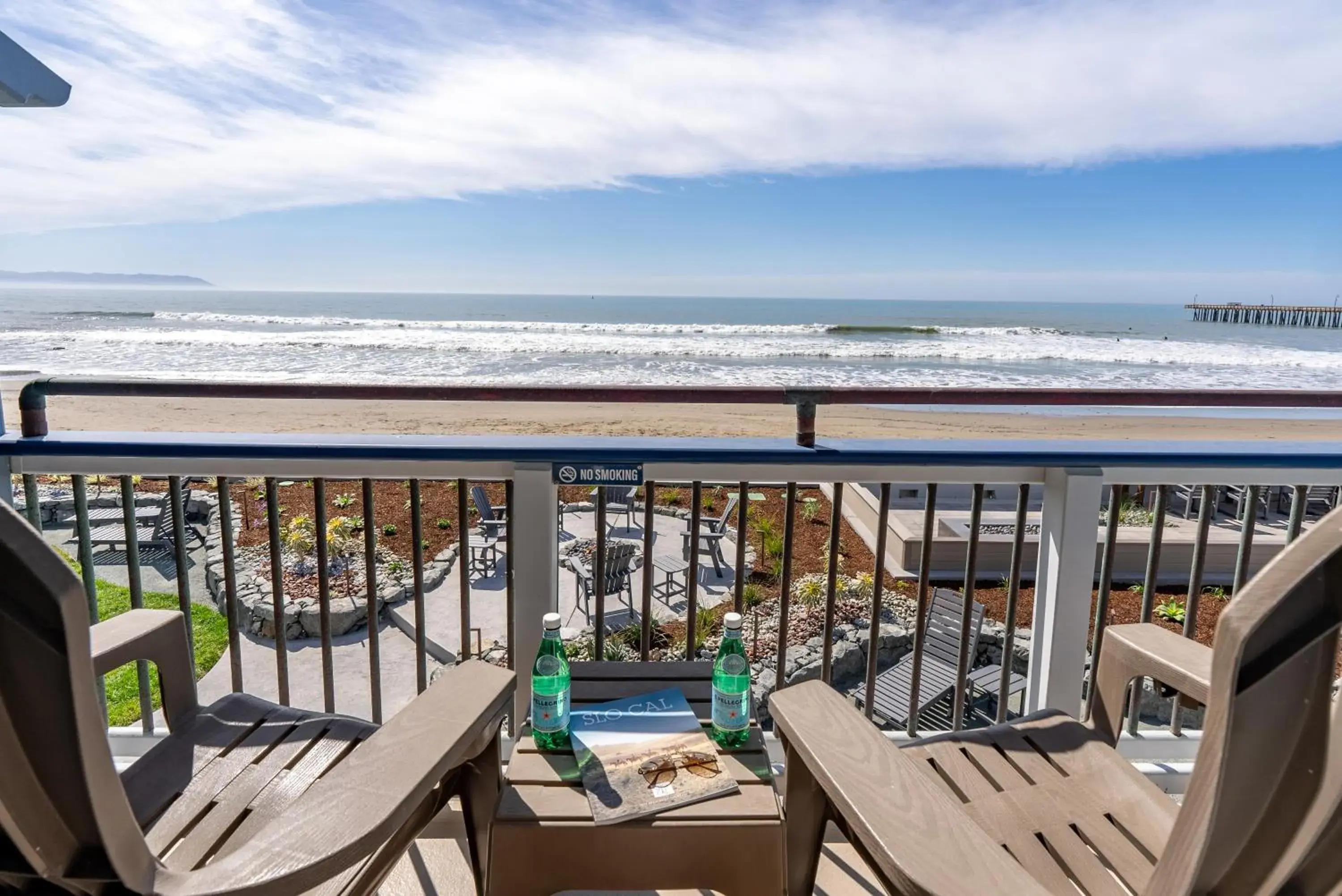 Beachfront -Upstairs King in Shoreline Inn...on the beach Beachfront -Upstairs King in Shoreline Inn...on the beach
