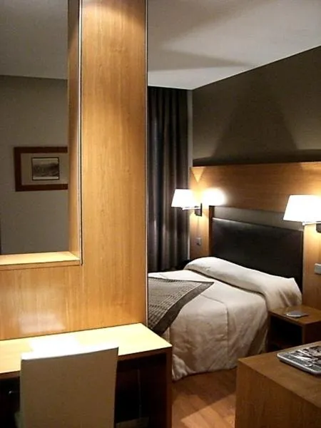 Photo of the whole room, Bed in Alti Hôtel