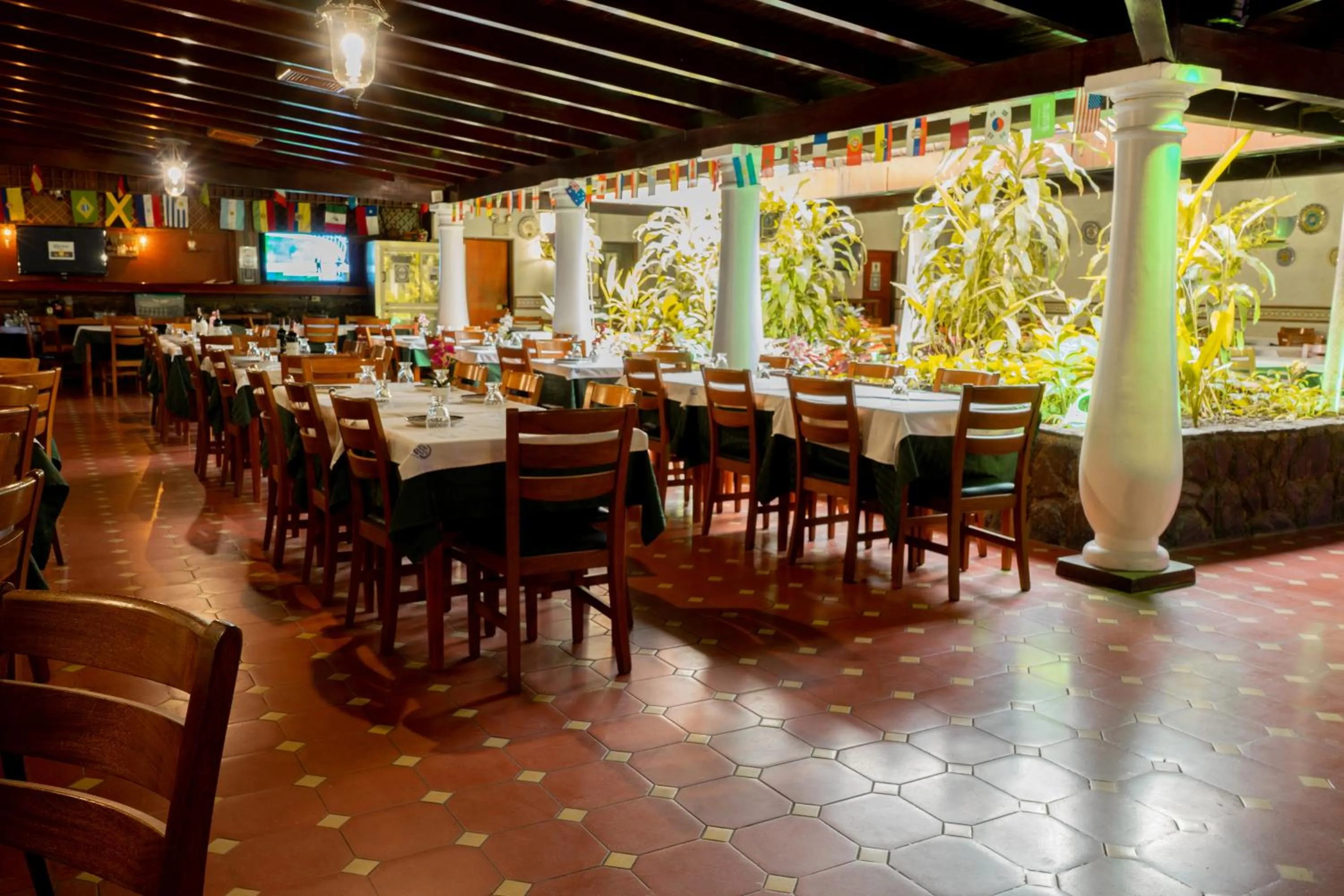 Restaurant/places to eat in Hotel El Arroyo