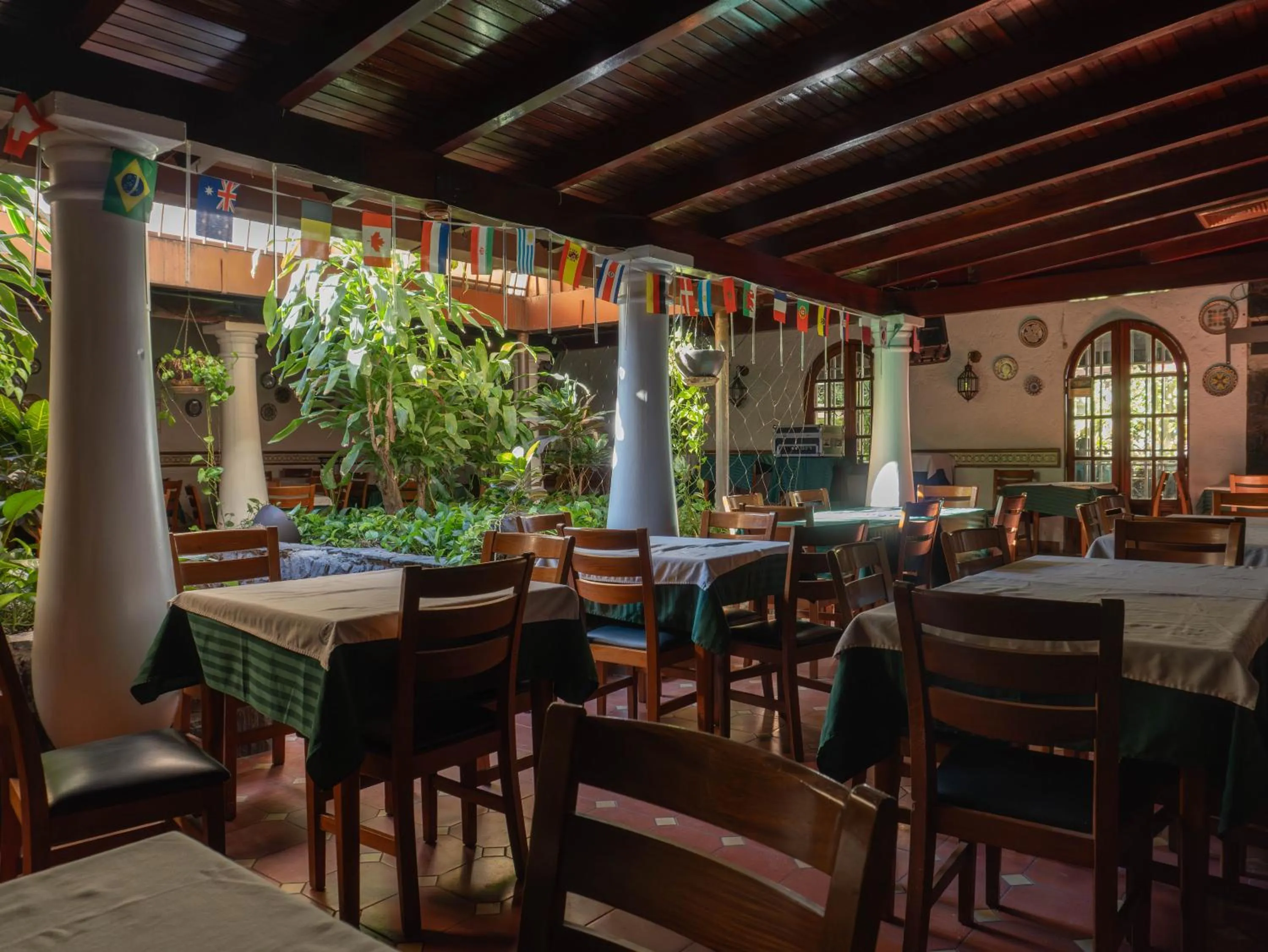 Restaurant/places to eat in Hotel El Arroyo