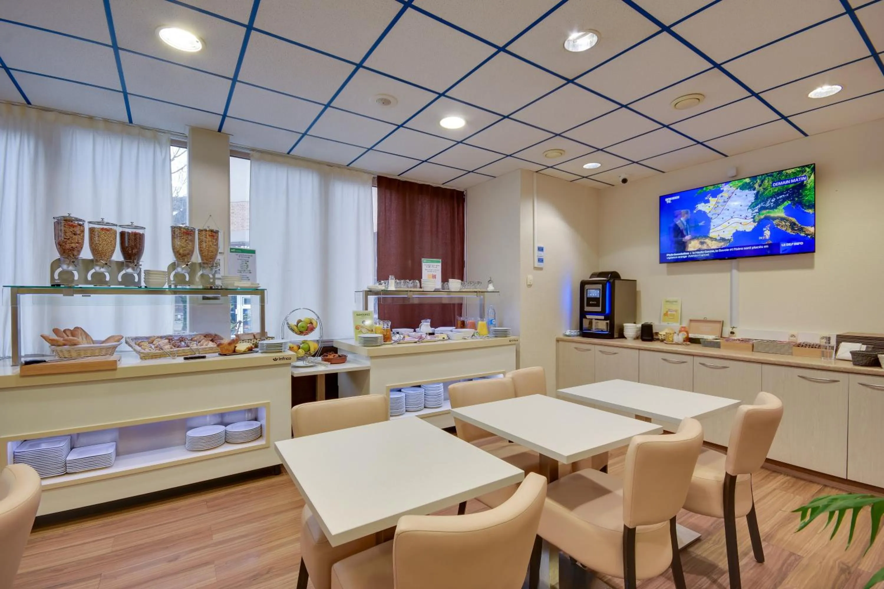 Restaurant/places to eat in Brit Hotel Lille Centre