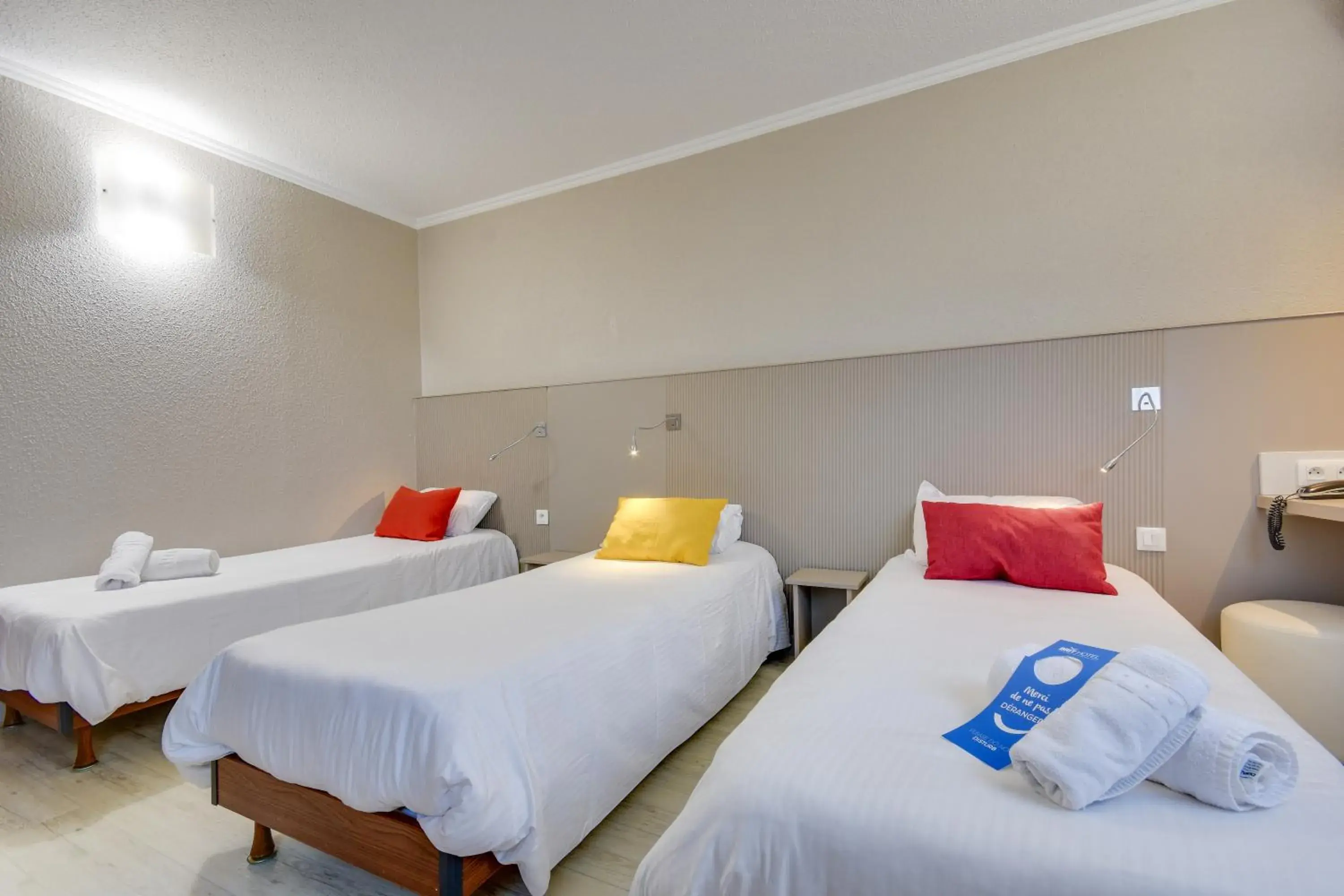 Triple Room in Brit Hotel Lille Centre Triple Room in Brit Hotel Lille Centre