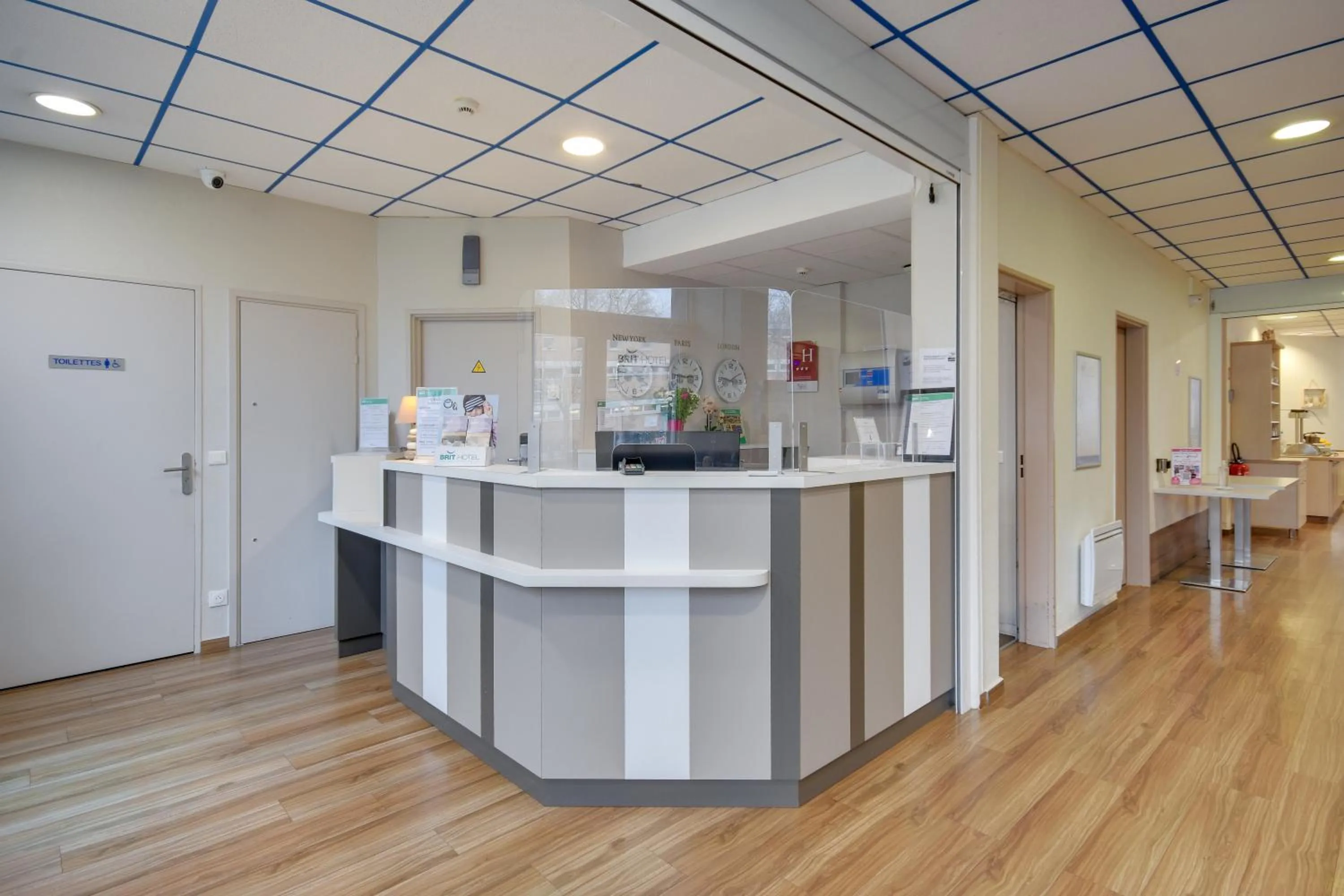 Lobby or reception in Brit Hotel Lille Centre