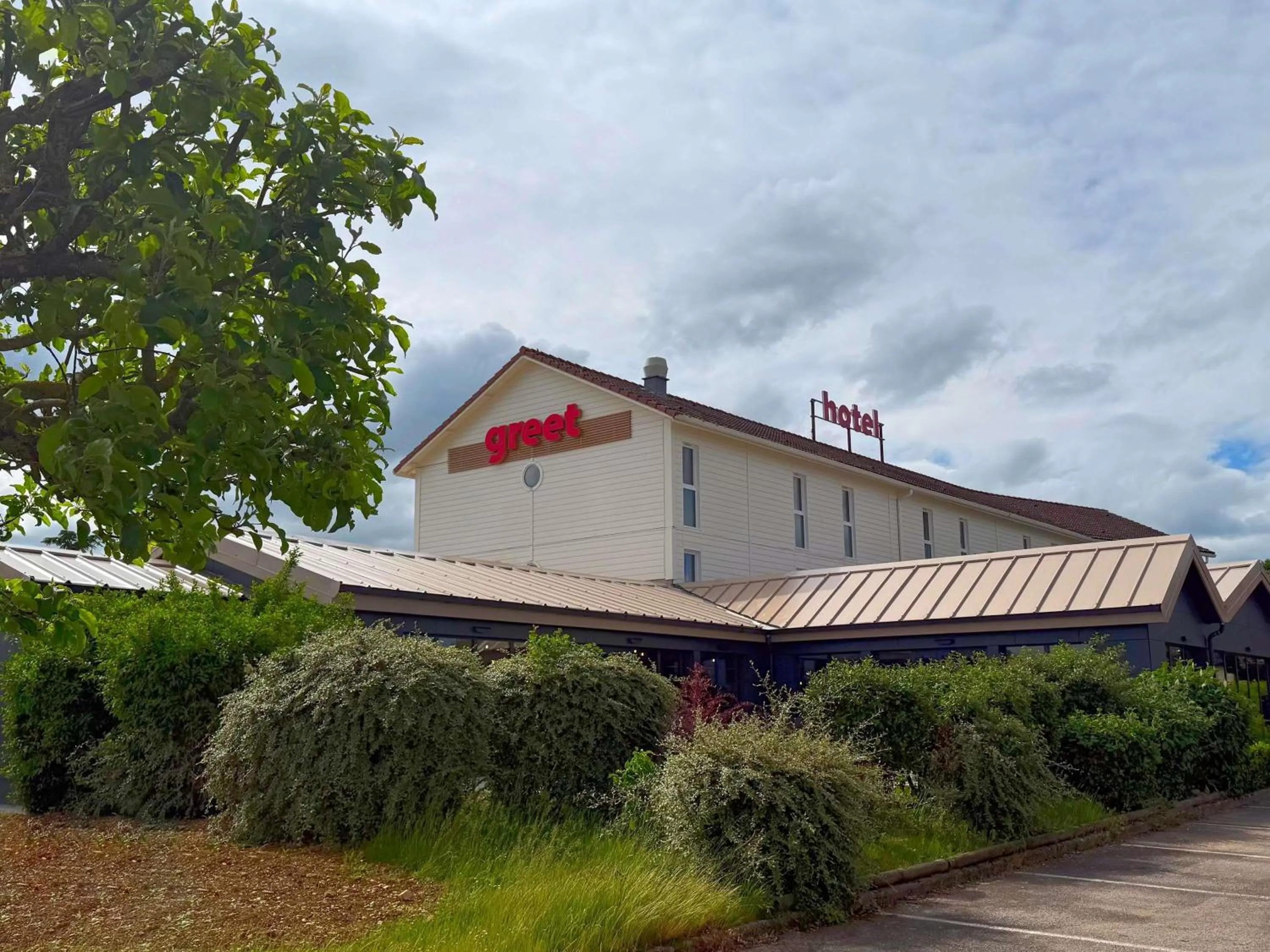 Property building in Greet Hôtel Dijon Sud Longvic