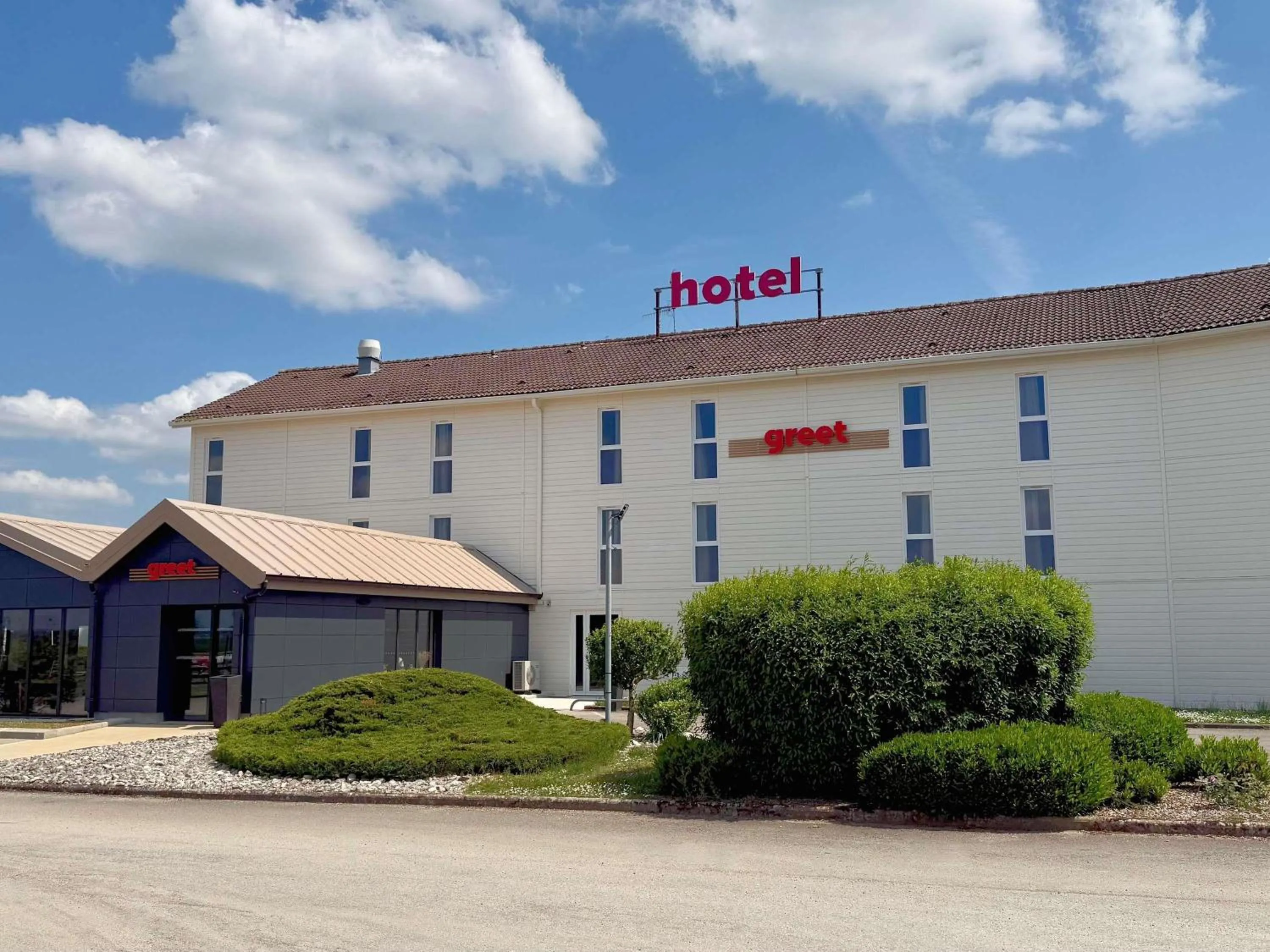 Property building in Greet Hôtel Dijon Sud Longvic