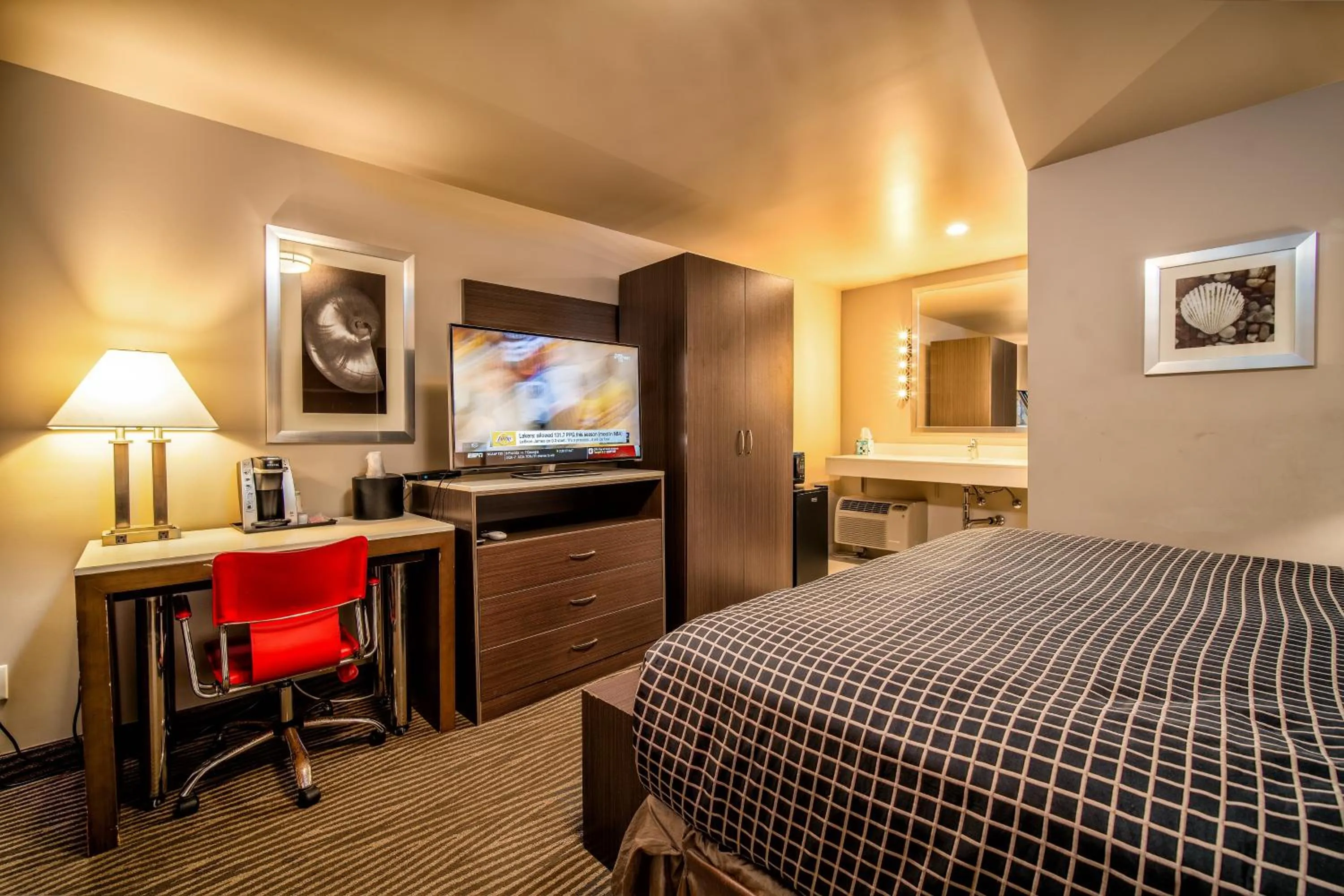 Decorative detail, Bed in Crescent Bay Inn