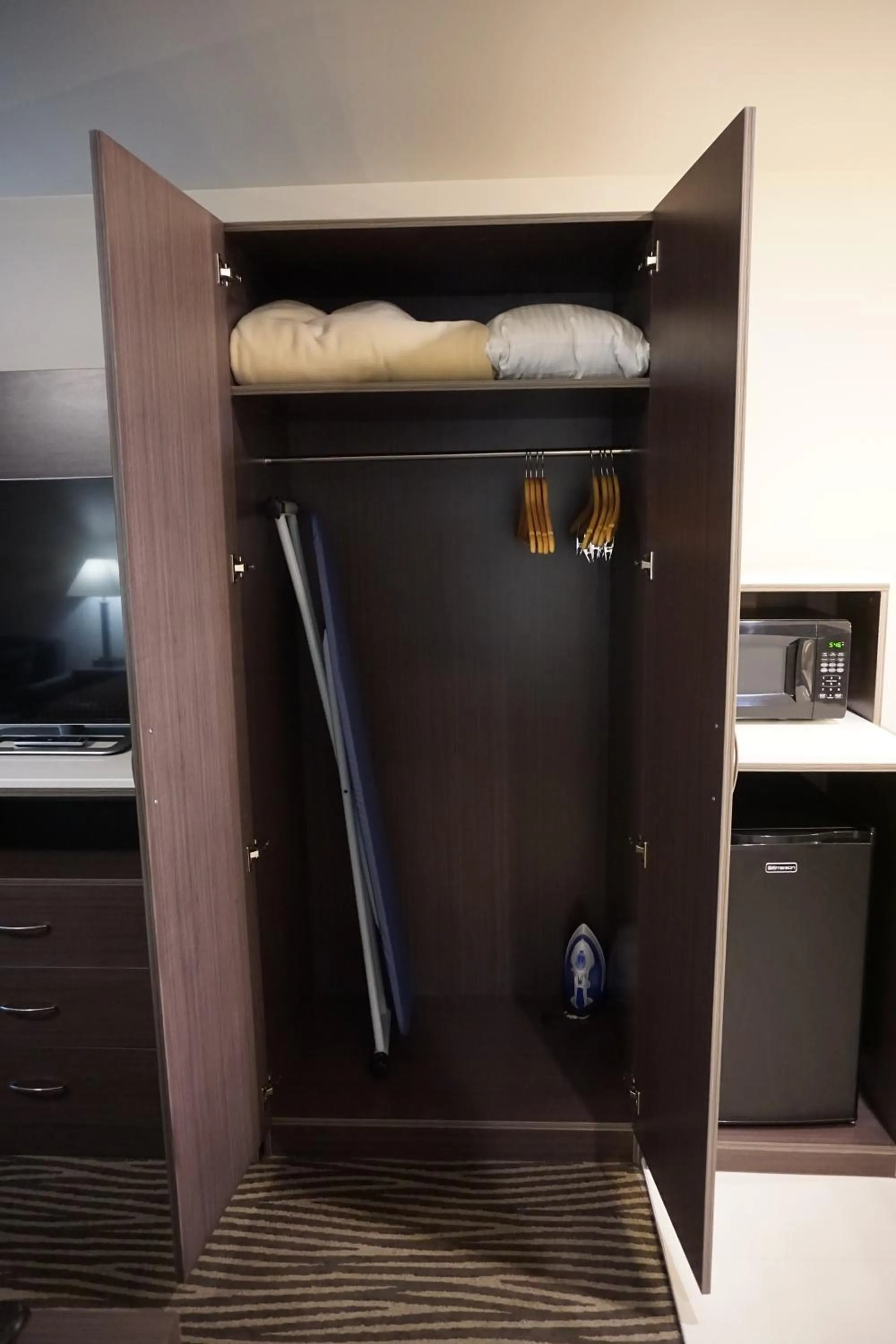 TV and multimedia in Crescent Bay Inn