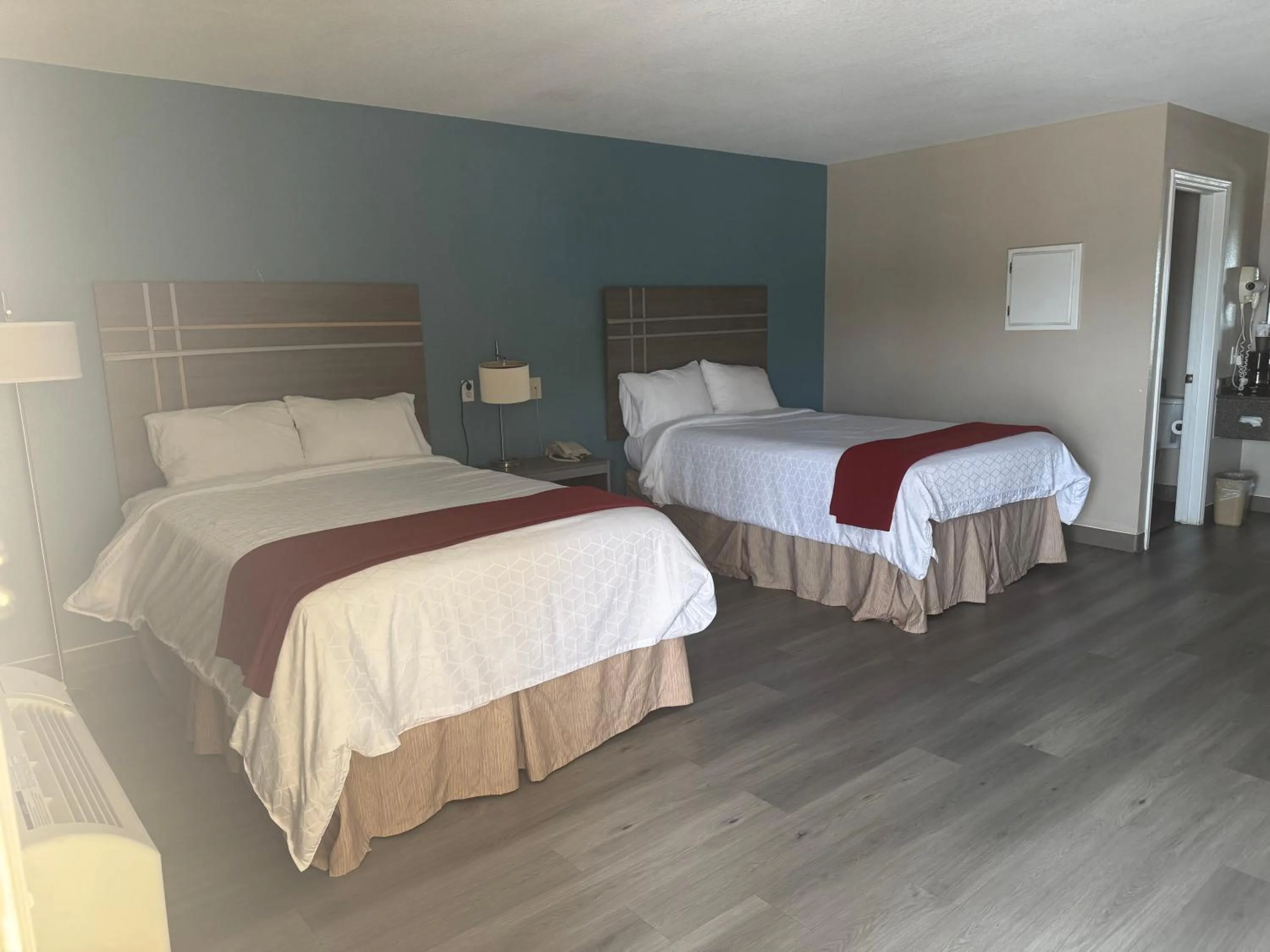 Bed in Deluxe Inn Palacios