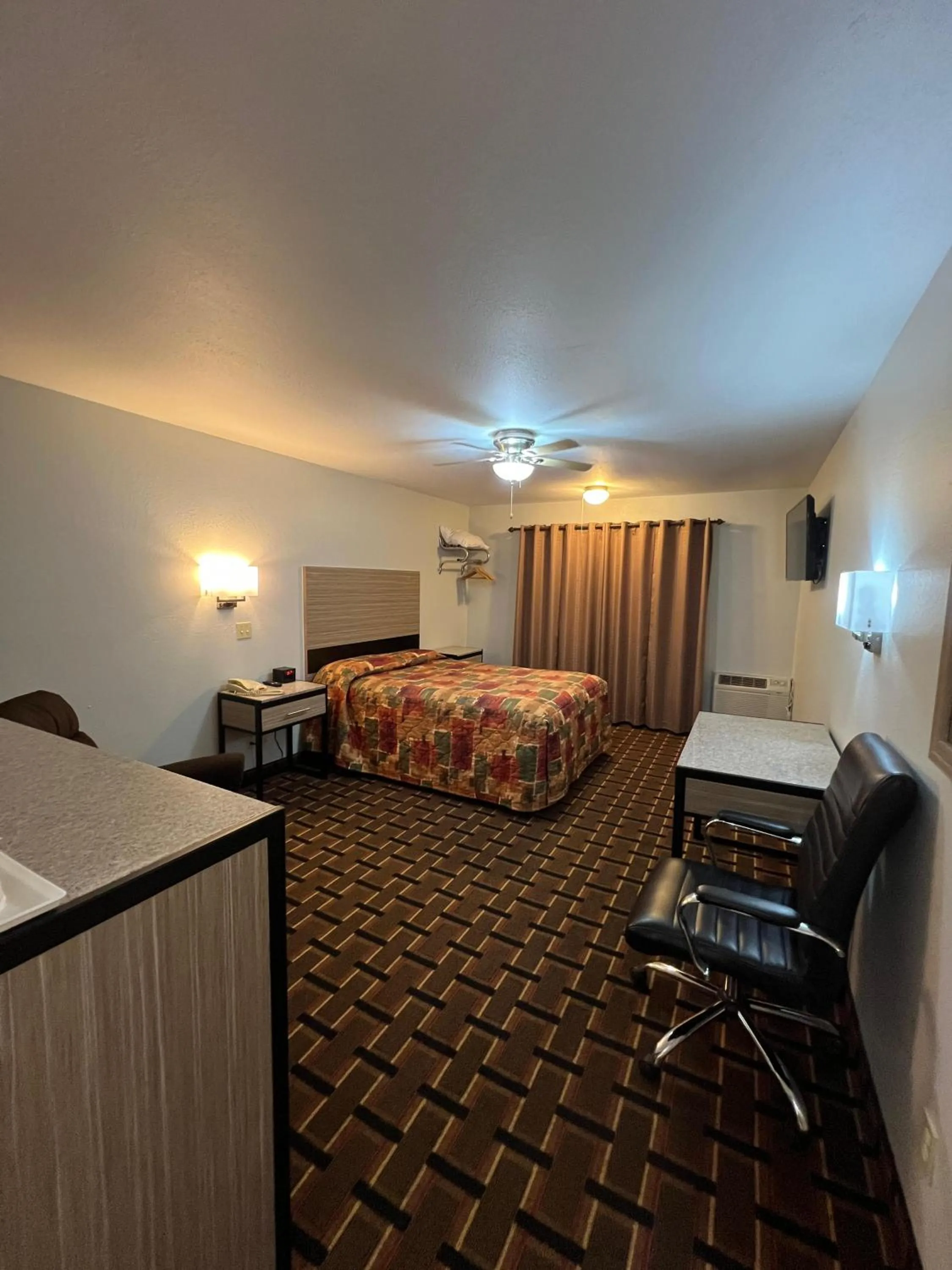 Bedroom, Bed in Deluxe Inn Capital O Nebraska City I 29