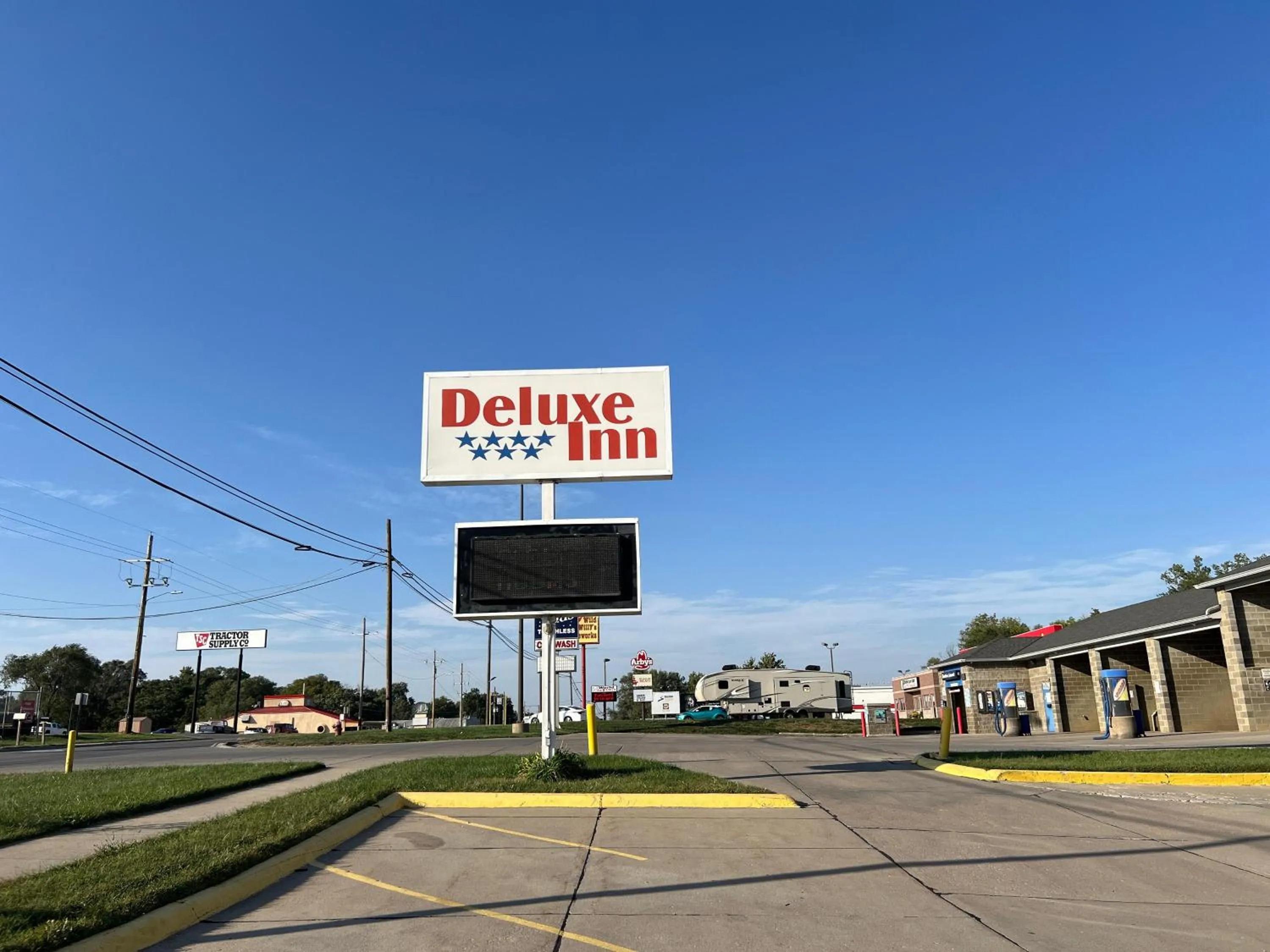 Property building in Deluxe Inn Capital O Nebraska City I 29