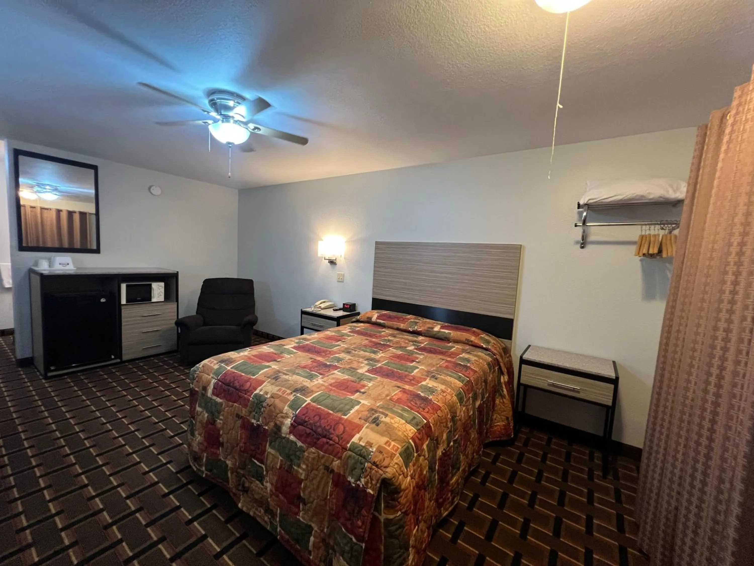 Bedroom, Bed in Deluxe Inn Capital O Nebraska City I 29