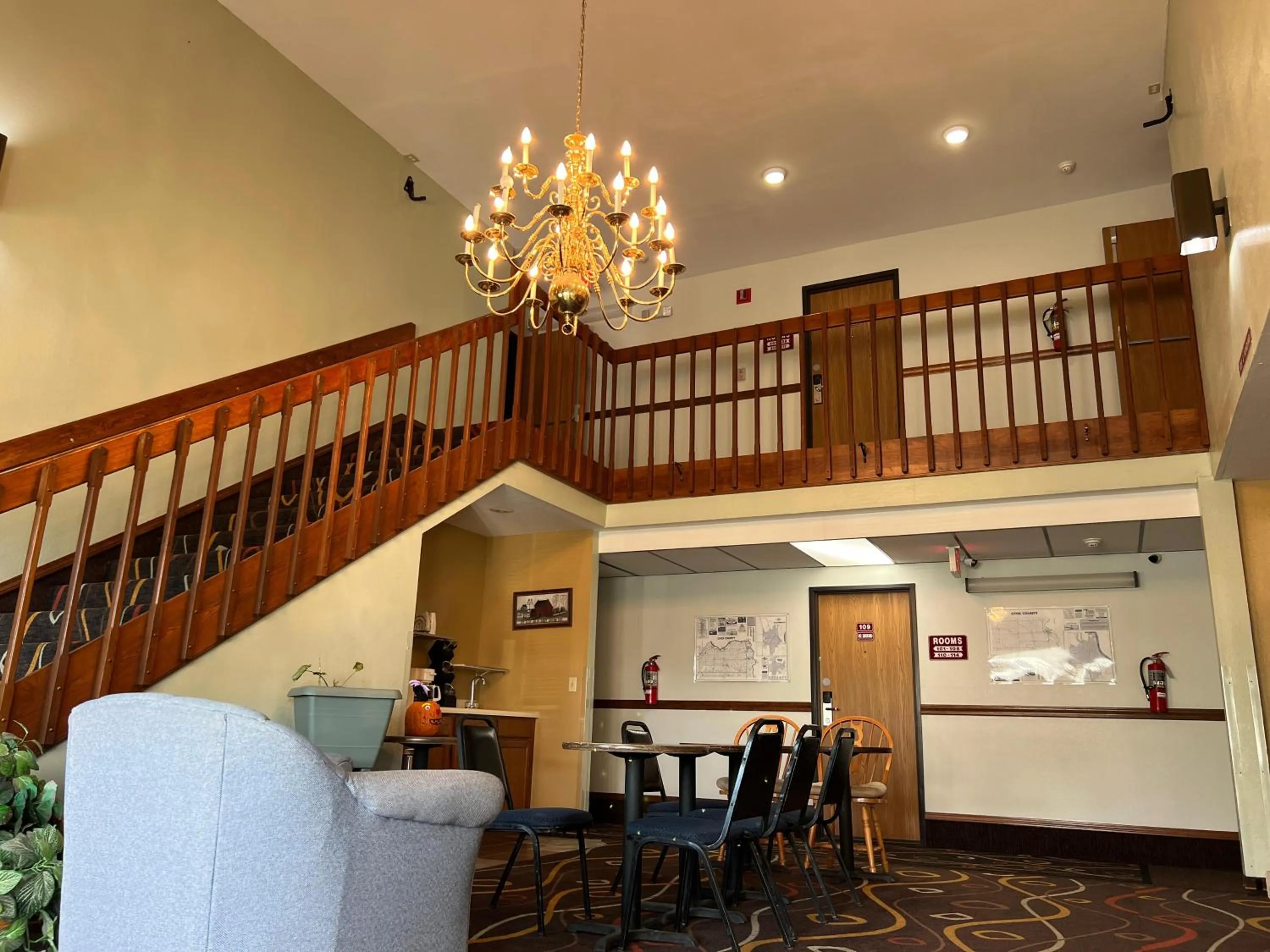 Seating area in Deluxe Inn Capital O Nebraska City I 29