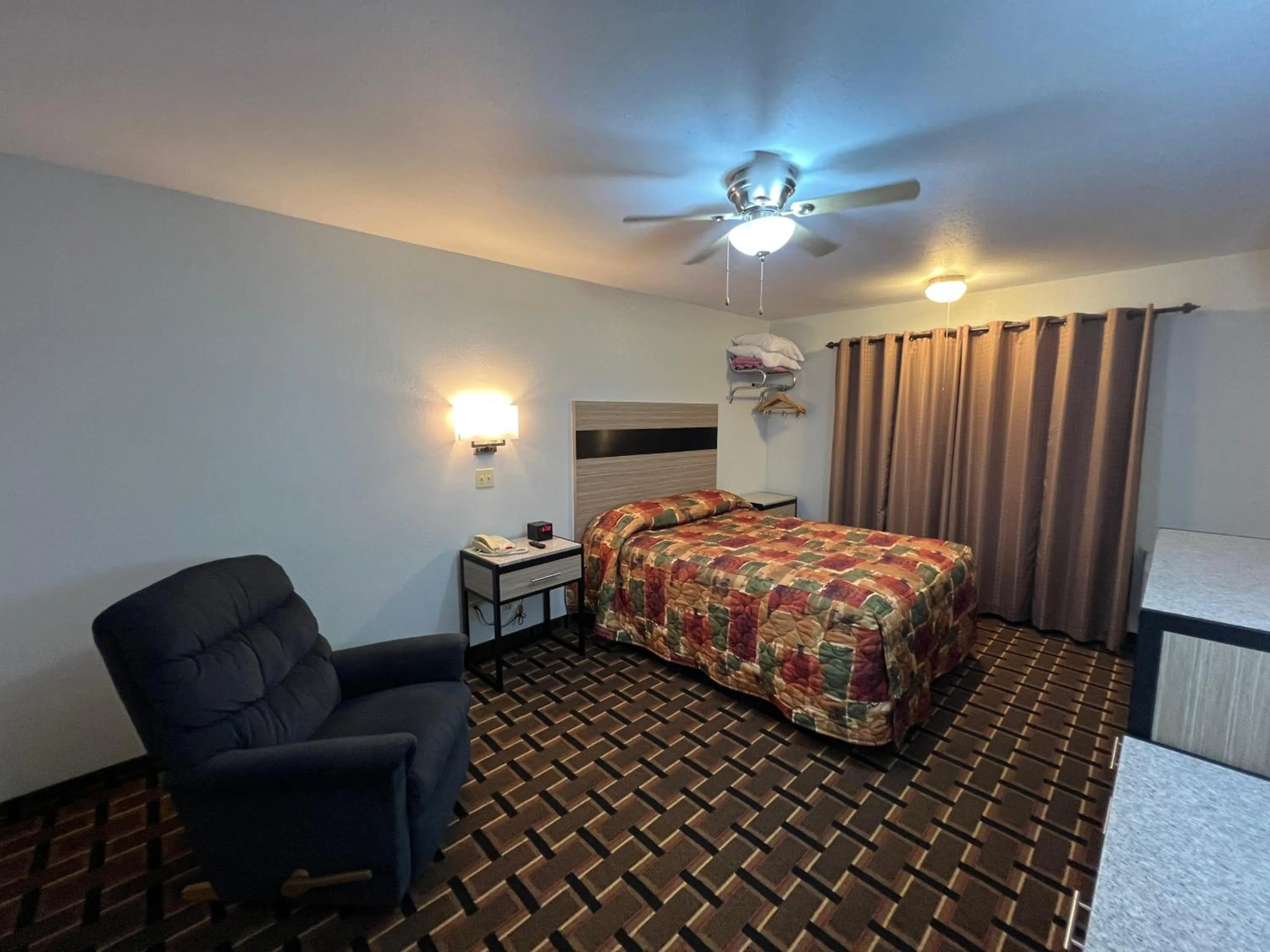 Bedroom, Bed in Deluxe Inn Capital O Nebraska City I 29