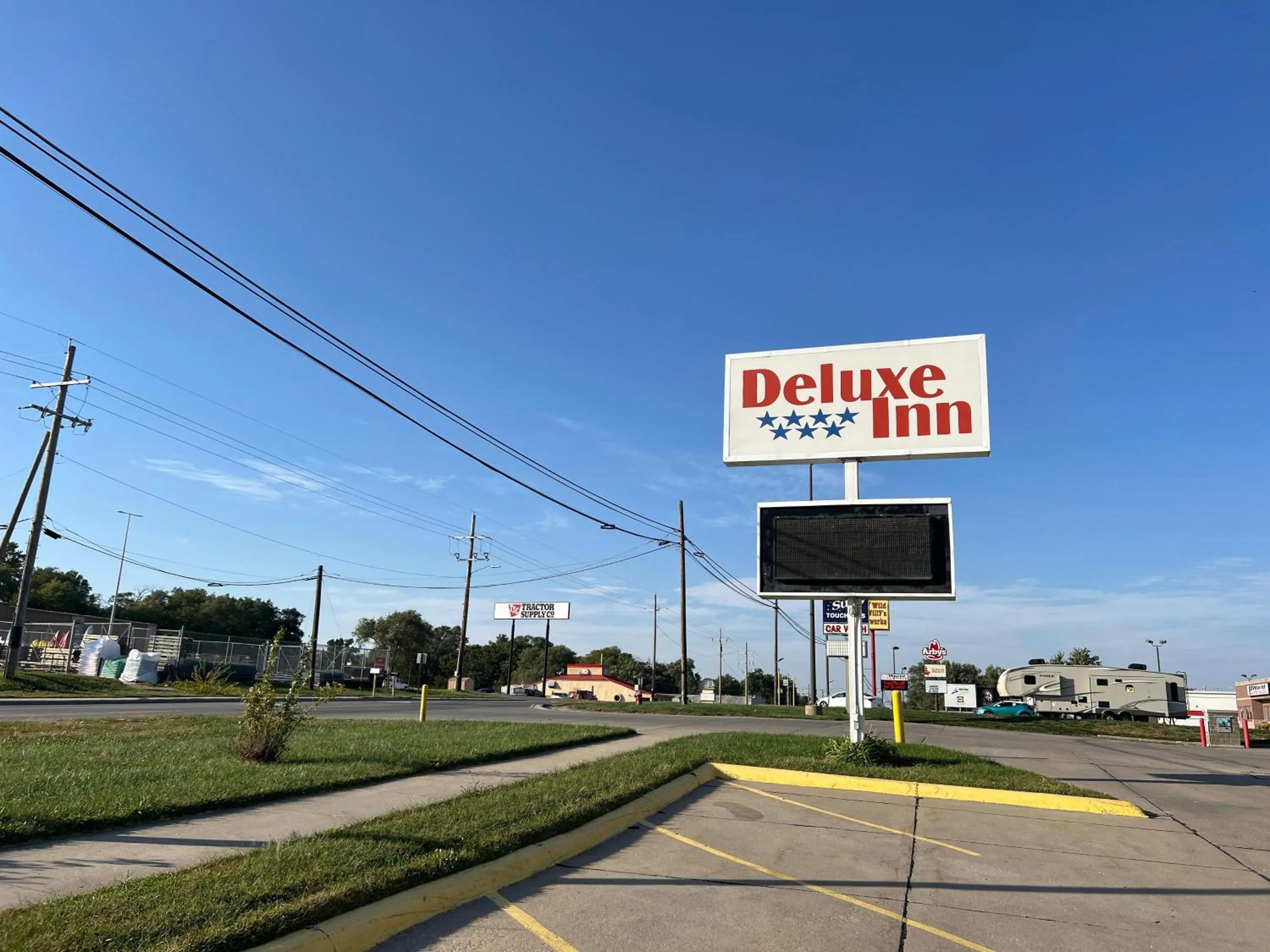 Facade/entrance in Deluxe Inn Capital O Nebraska City I 29