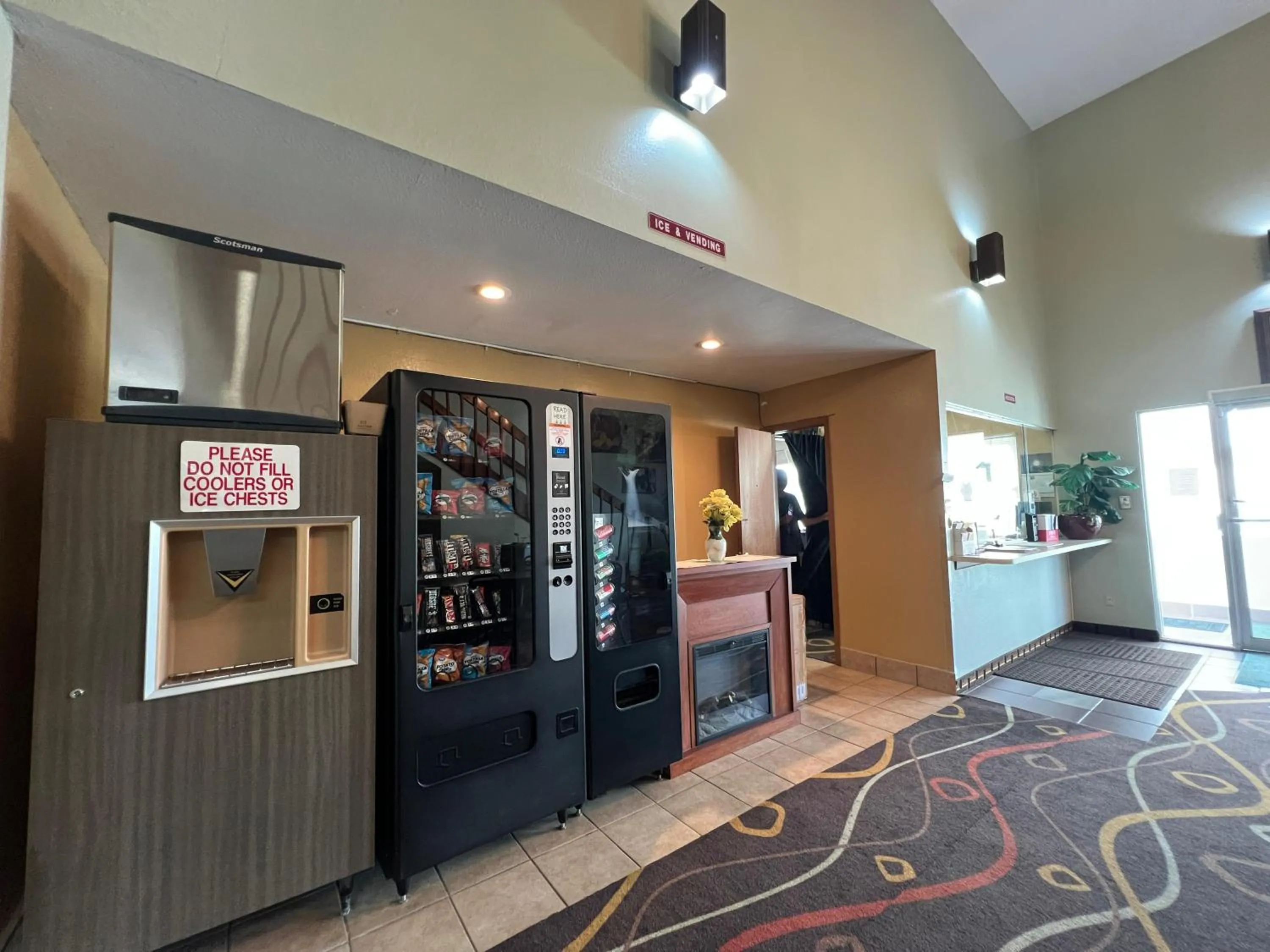 vending machine in Deluxe Inn Capital O Nebraska City I 29