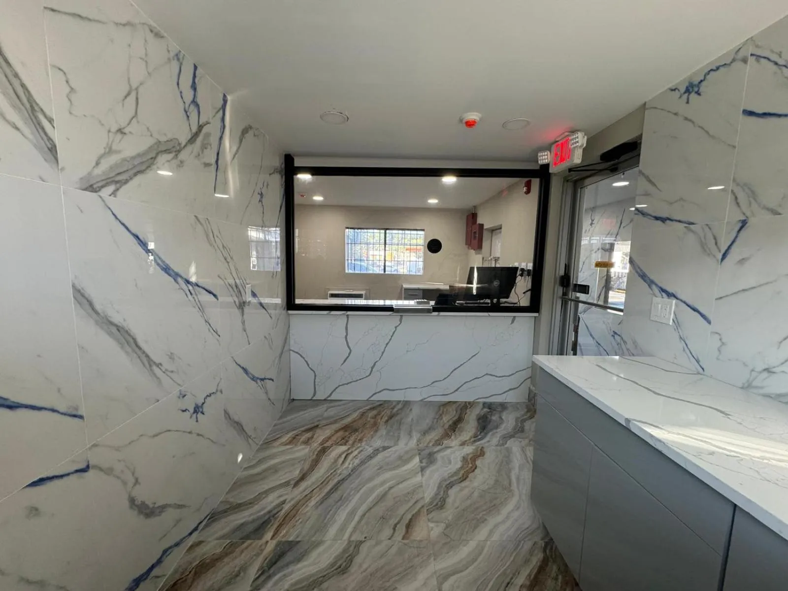 Lobby or reception in Essence Express Elizabeth EWR Airport