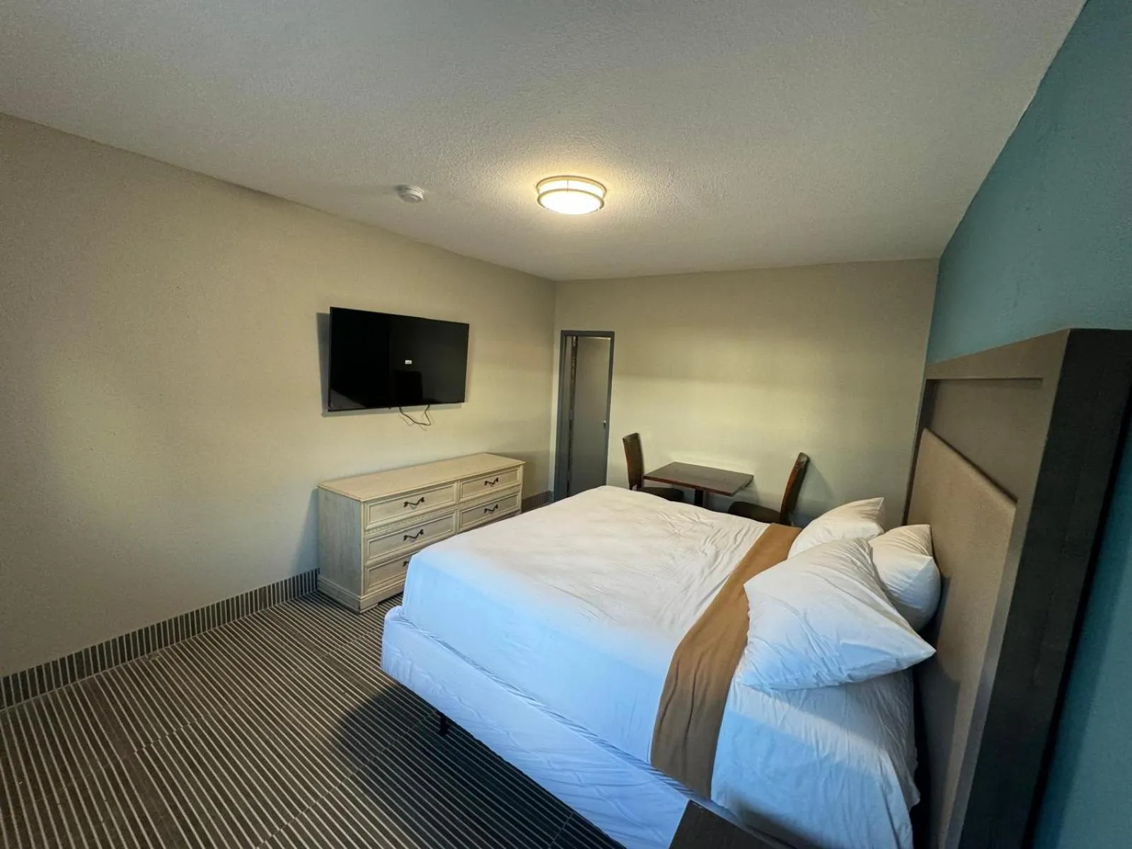 Bed in Essence Express Elizabeth EWR Airport