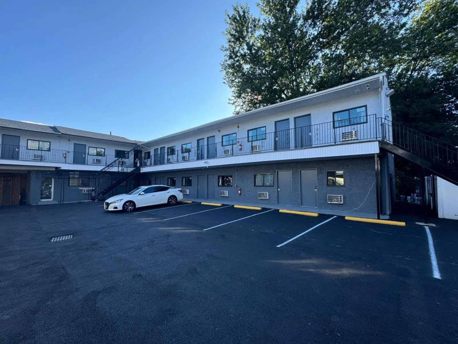 Property building in Essence Express Elizabeth EWR Airport