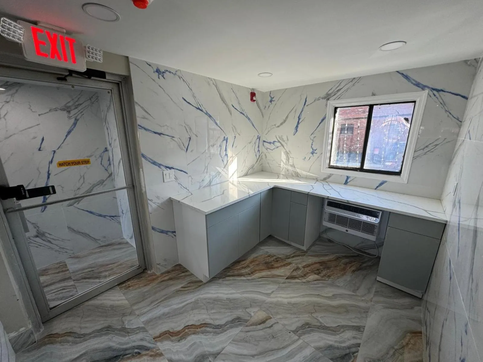 Lobby or reception in Essence Express Elizabeth EWR Airport