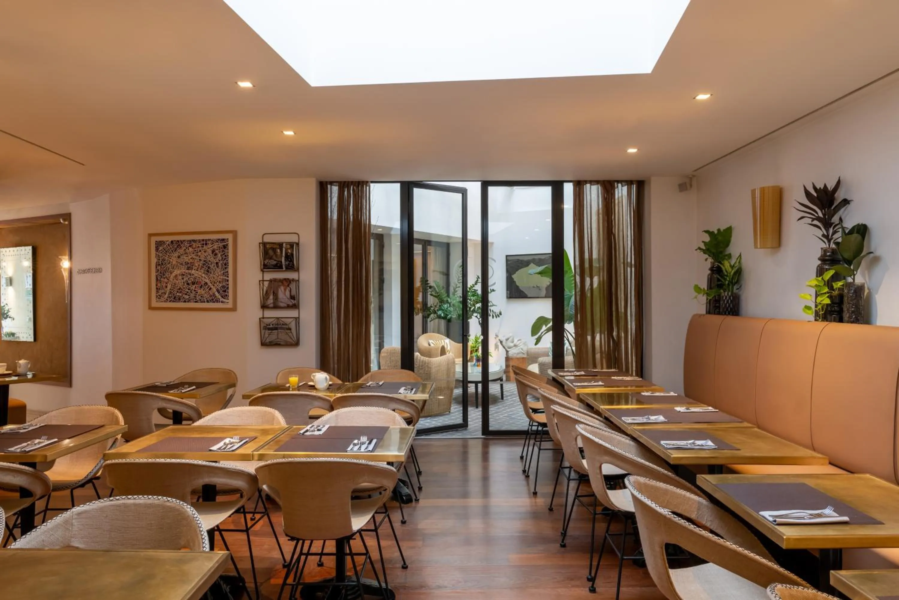 Breakfast in Hôtel Le Colisée