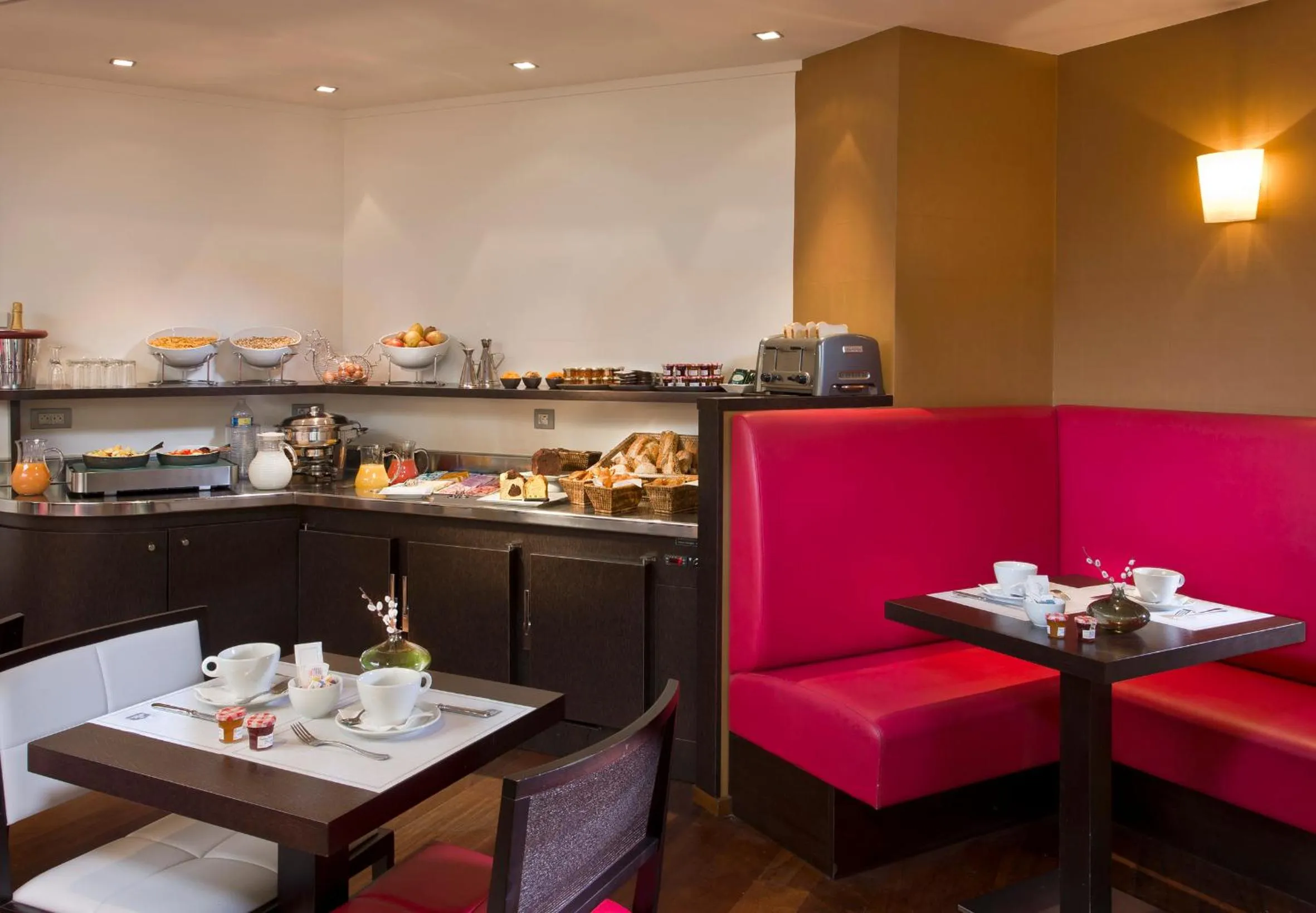 Buffet breakfast in Hôtel Le Colisée