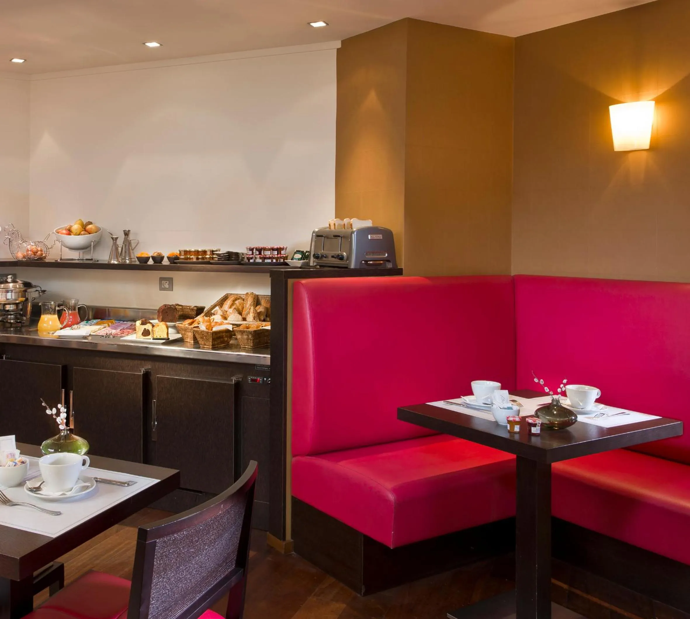 Restaurant/places to eat in Hôtel Le Colisée