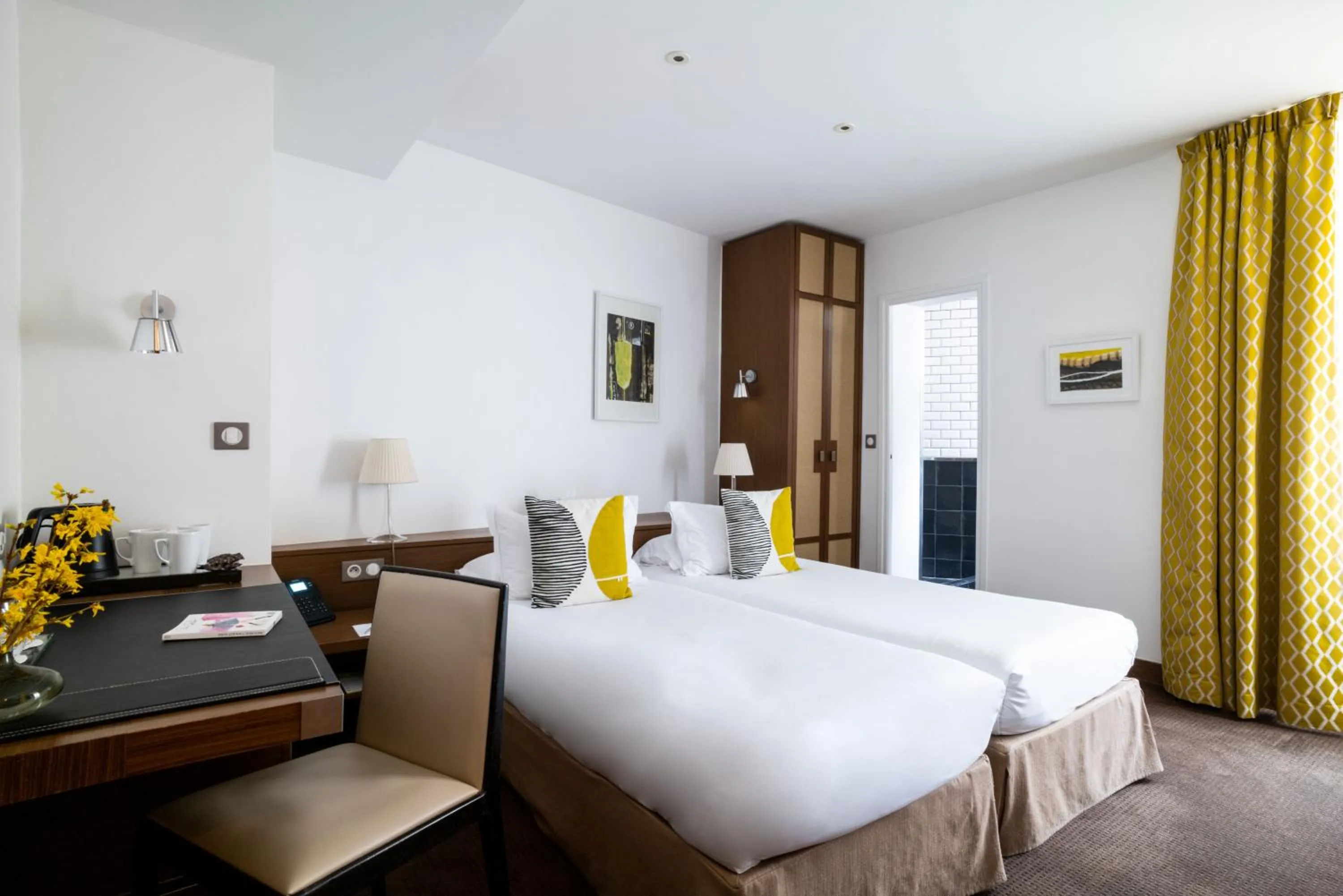 Photo of the whole room, Bed in Hôtel Le Colisée