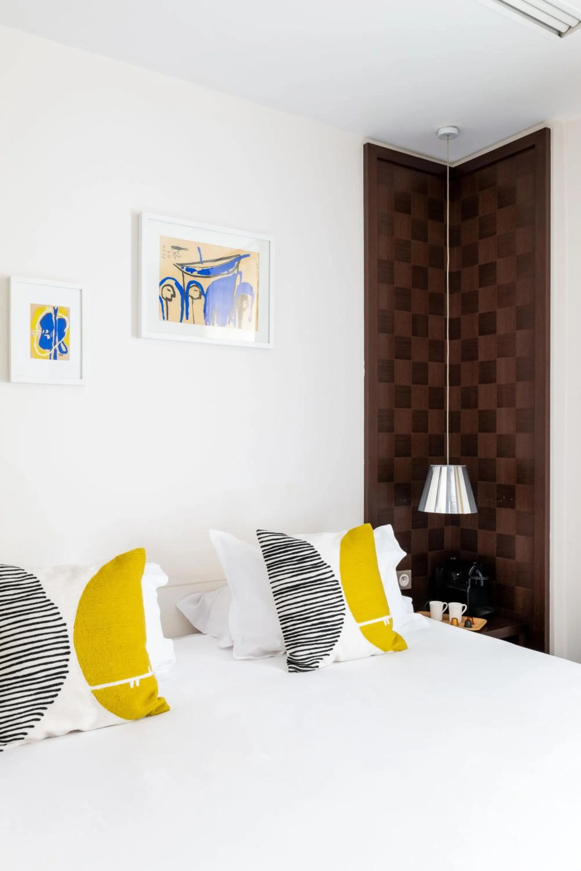 Bed in Hôtel Le Colisée