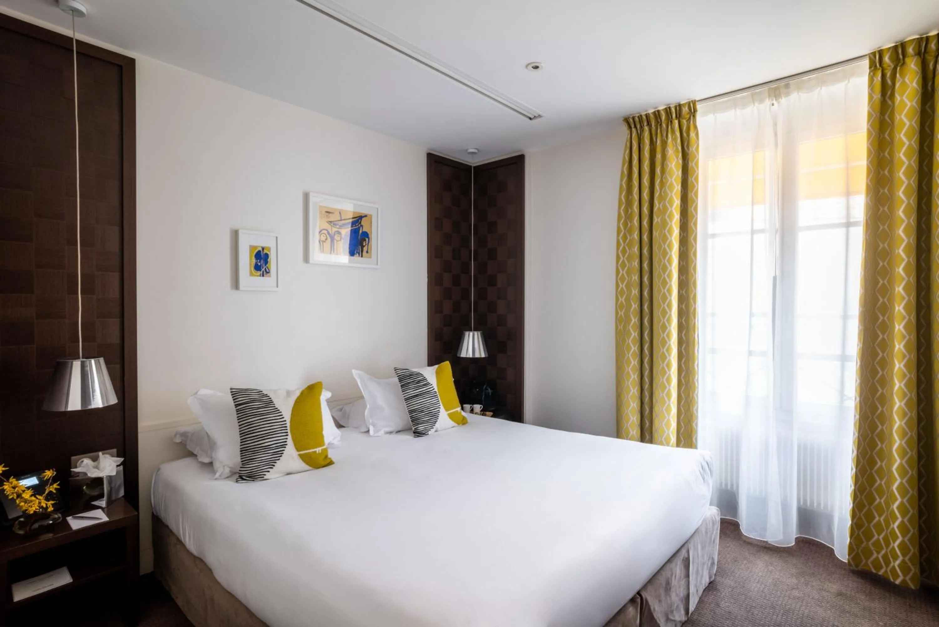 Photo of the whole room, Bed in Hôtel Le Colisée