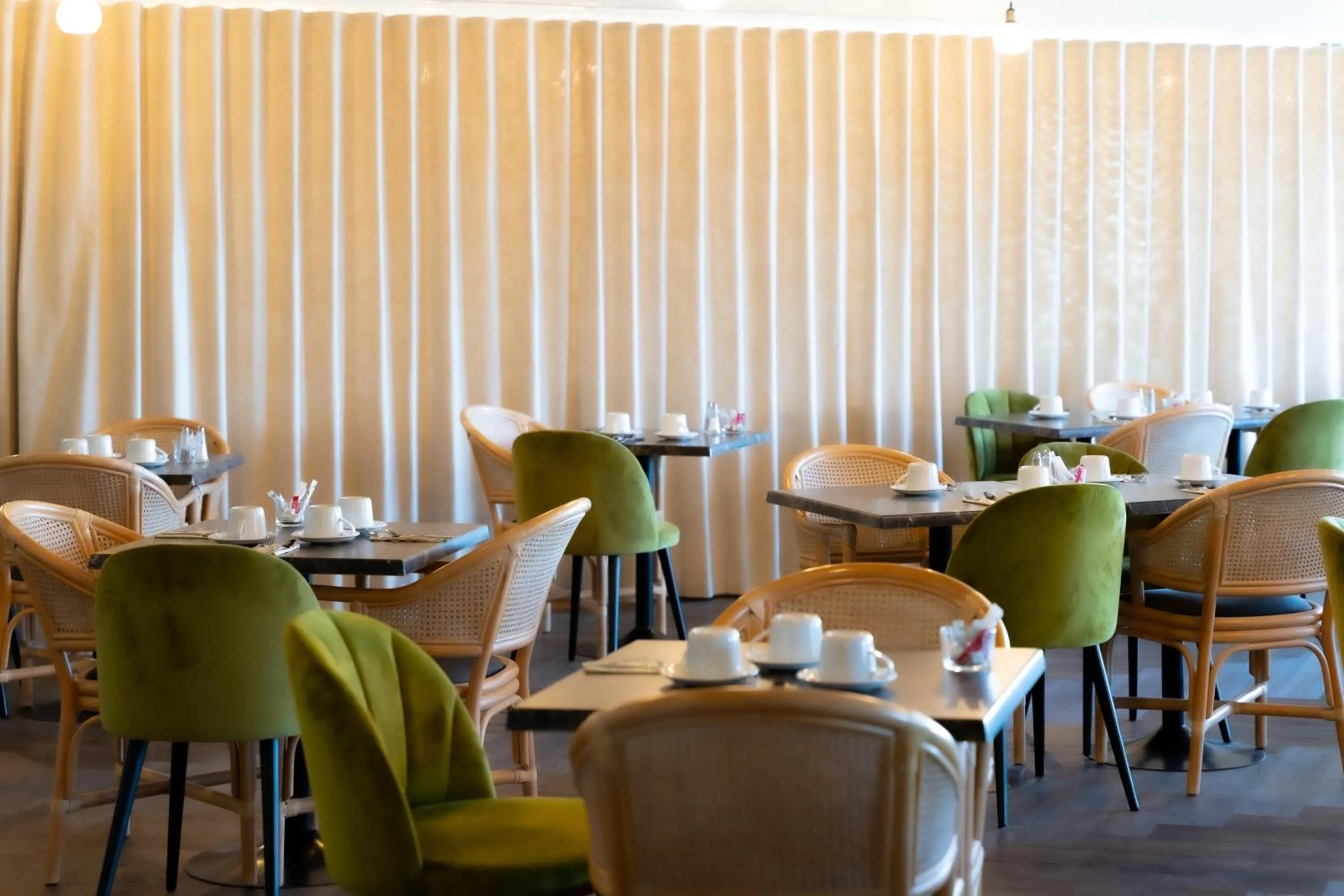 Restaurant/places to eat in Hôtel Mar I Cel & Spa