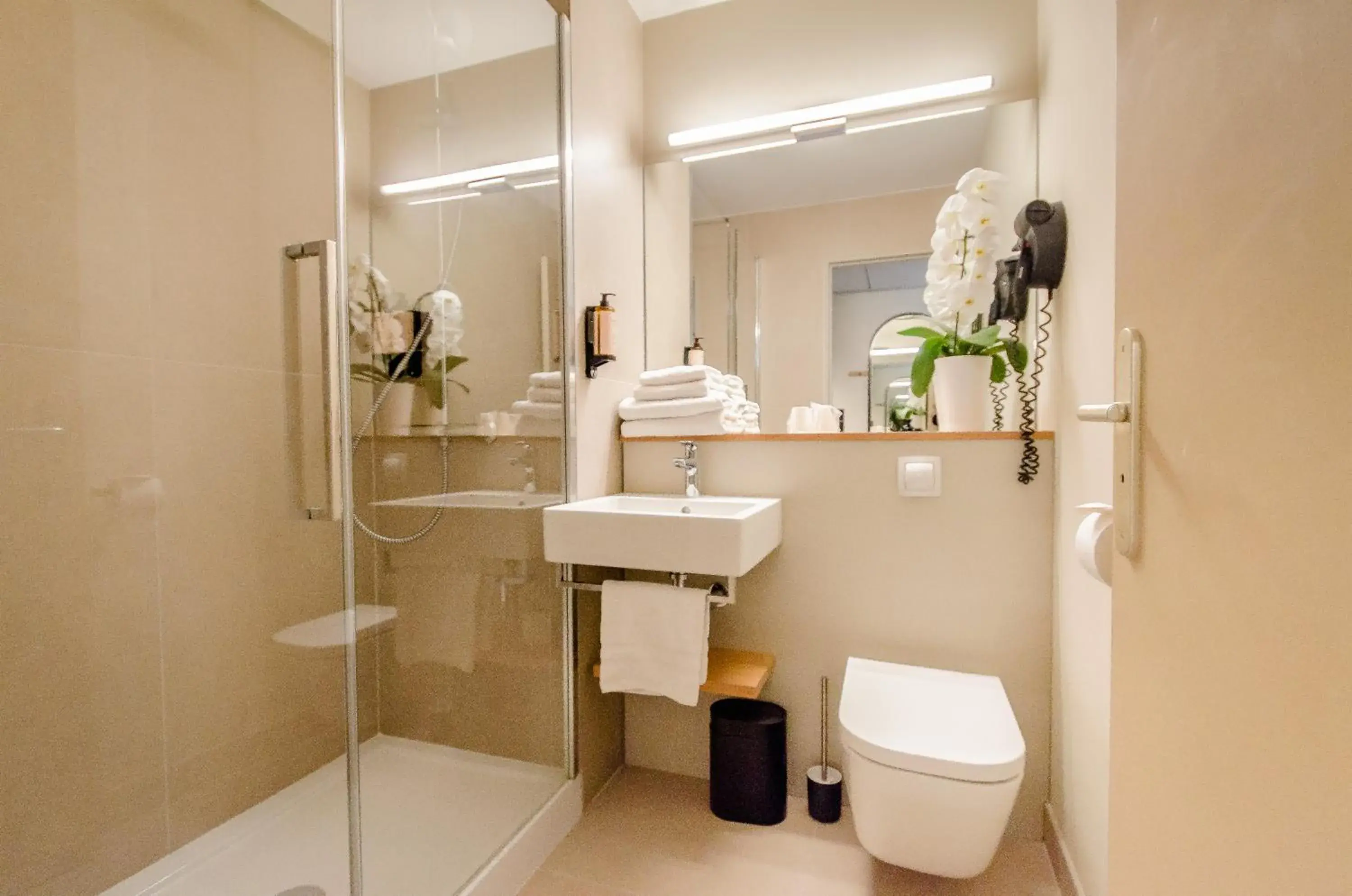 Superior Queen Room in Golden Tulip Villepinte Roissy - Parc des Expositions Superior Queen Room in Golden Tulip Villepinte Roissy - Parc des Expositions