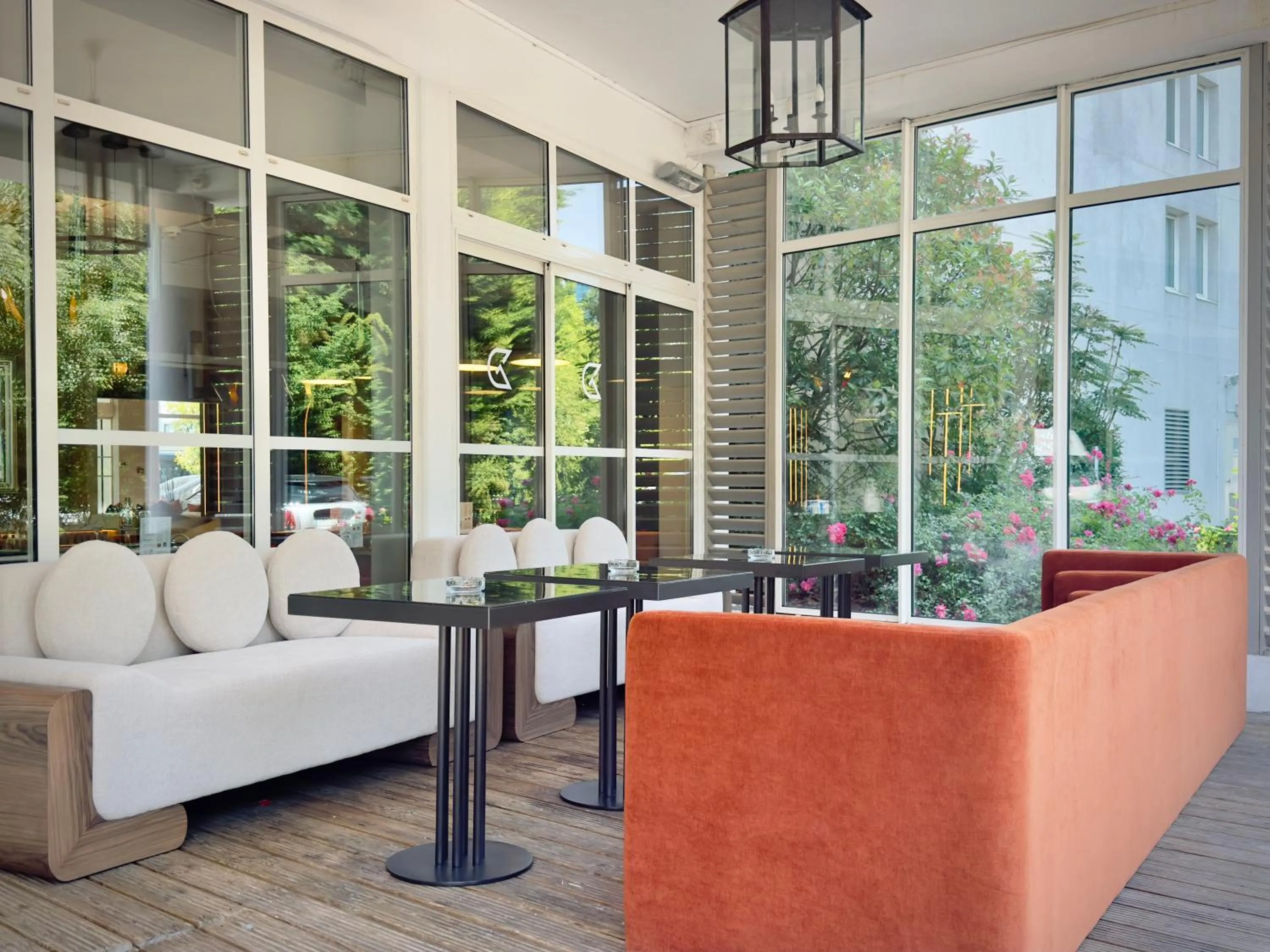 Lounge or bar in Golden Tulip Villepinte Roissy - Parc des Expositions