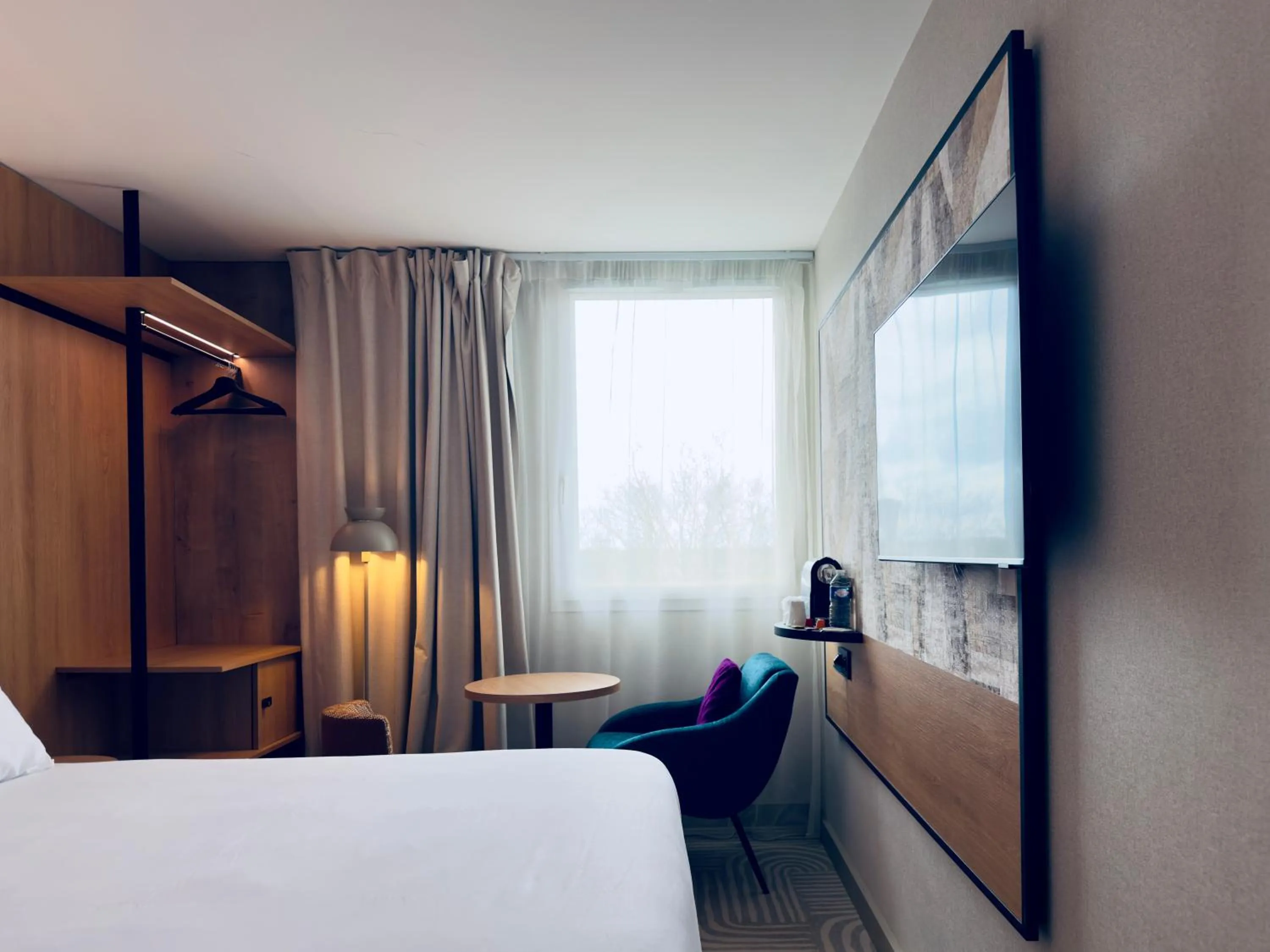 Bedroom, Bed in Golden Tulip Villepinte Roissy - Parc des Expositions