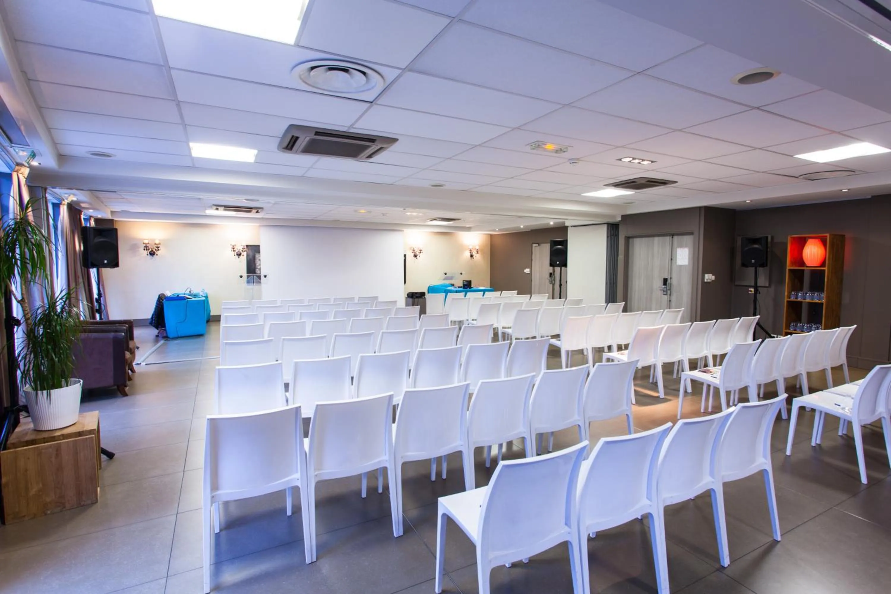 Meeting/conference room in Golden Tulip Villepinte Roissy - Parc des Expositions