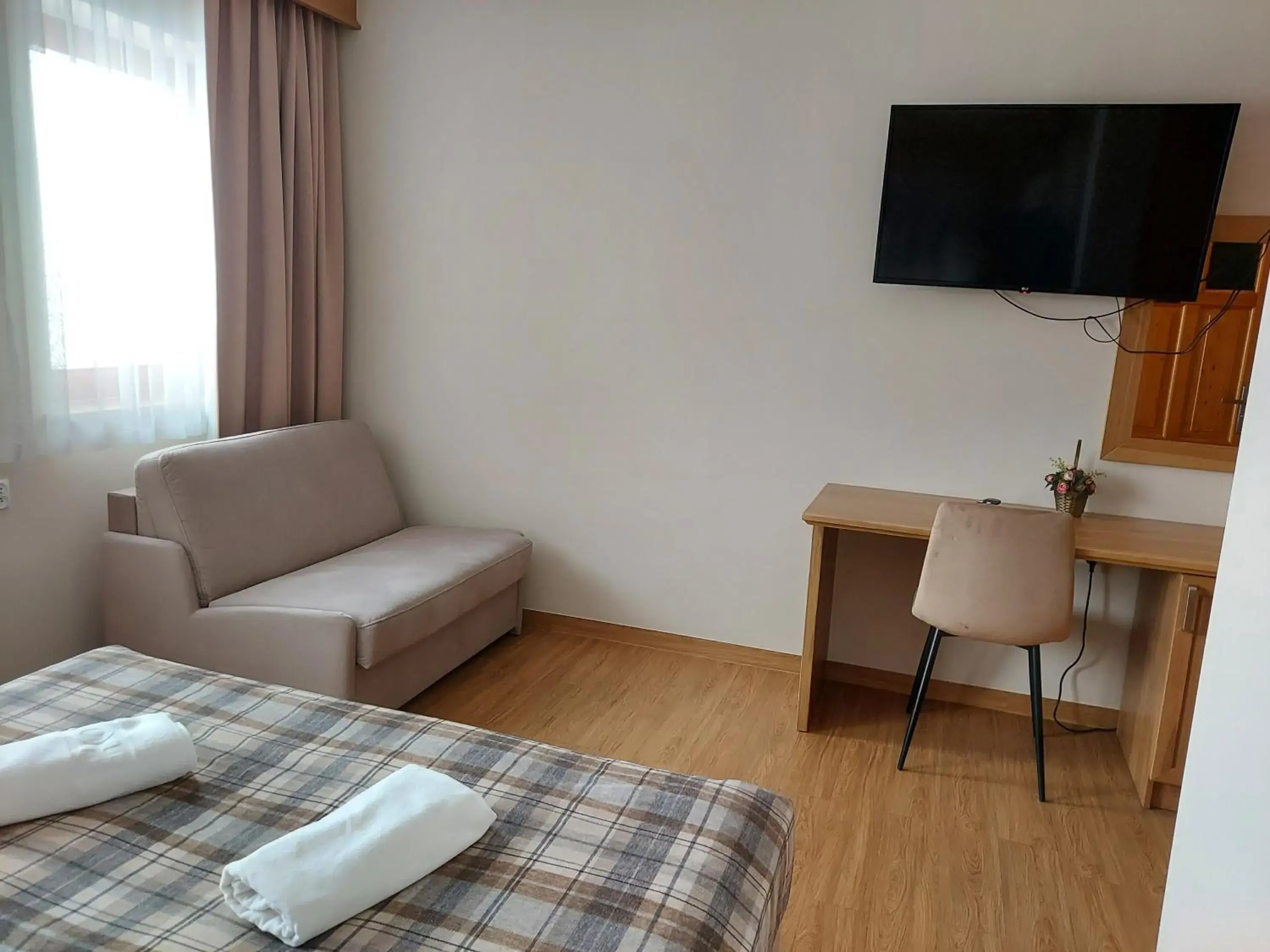 Triple Room with Balcony in Dom Wypoczynkowy U Chramca Triple Room with Balcony in Dom Wypoczynkowy U Chramca