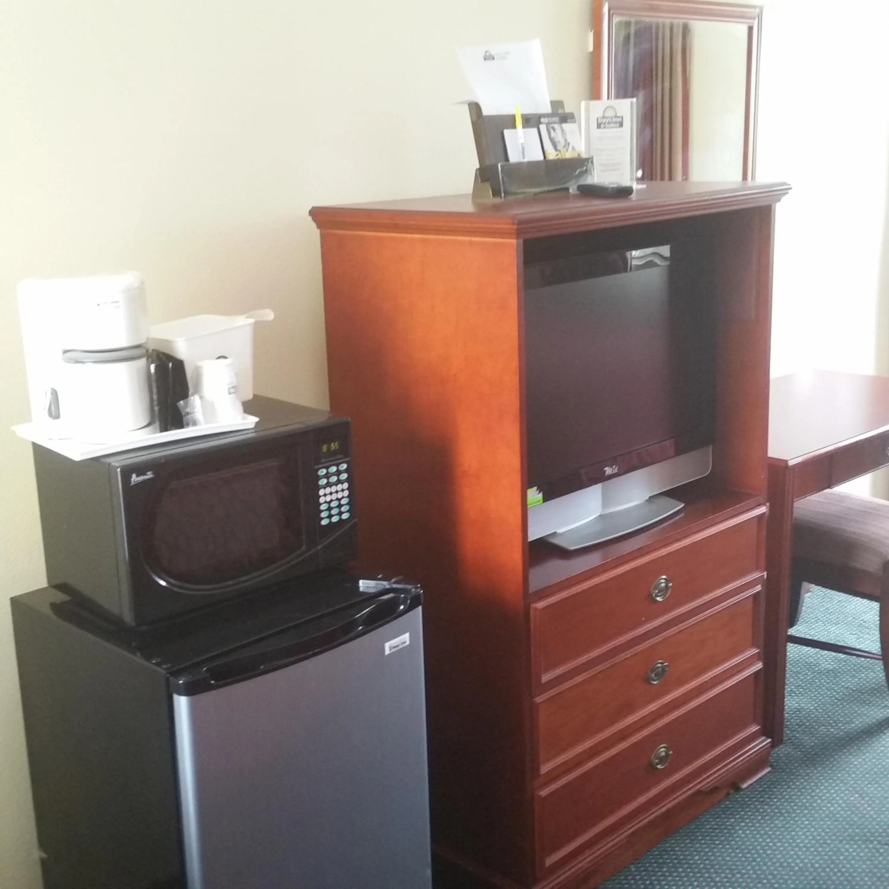 TV and multimedia in Days Inn by Wyndham Orange Anaheim