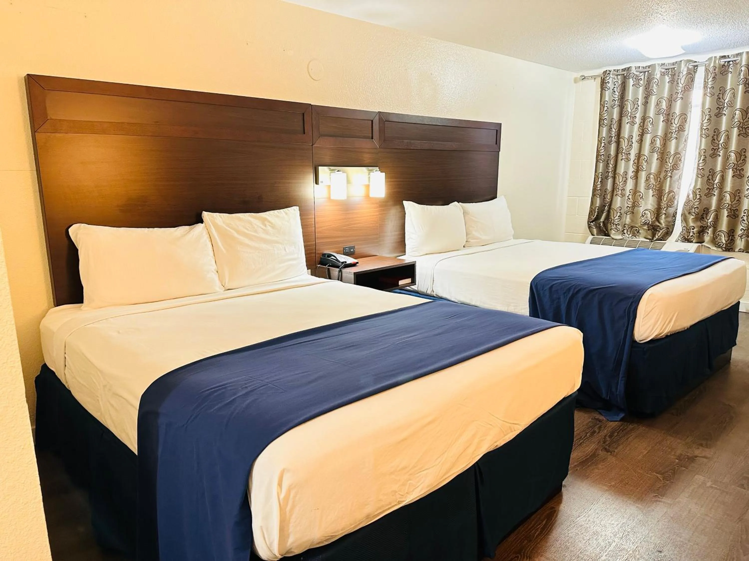 Bed in Northwoods Motel