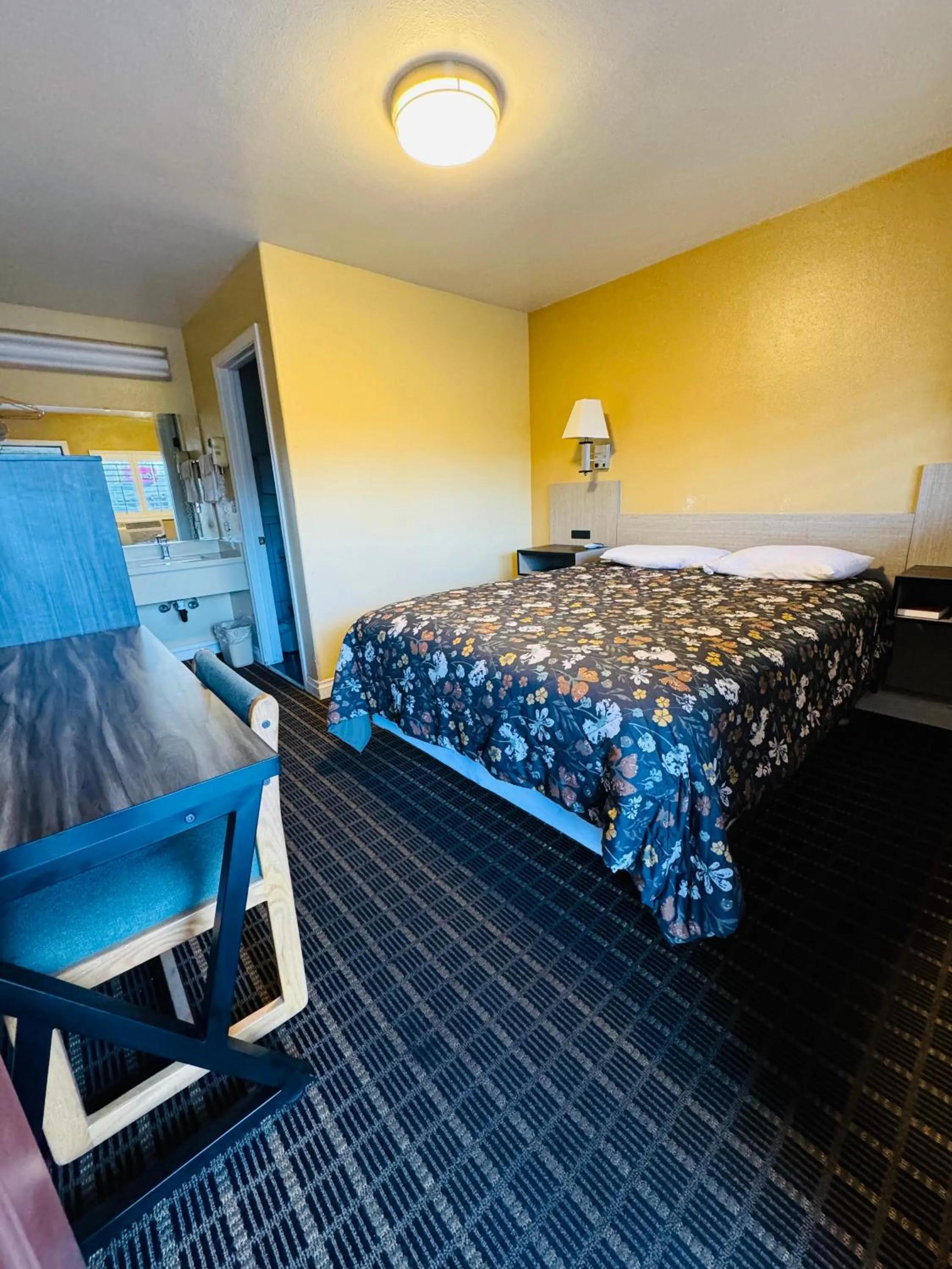 Bed in Mount Whitney Motel