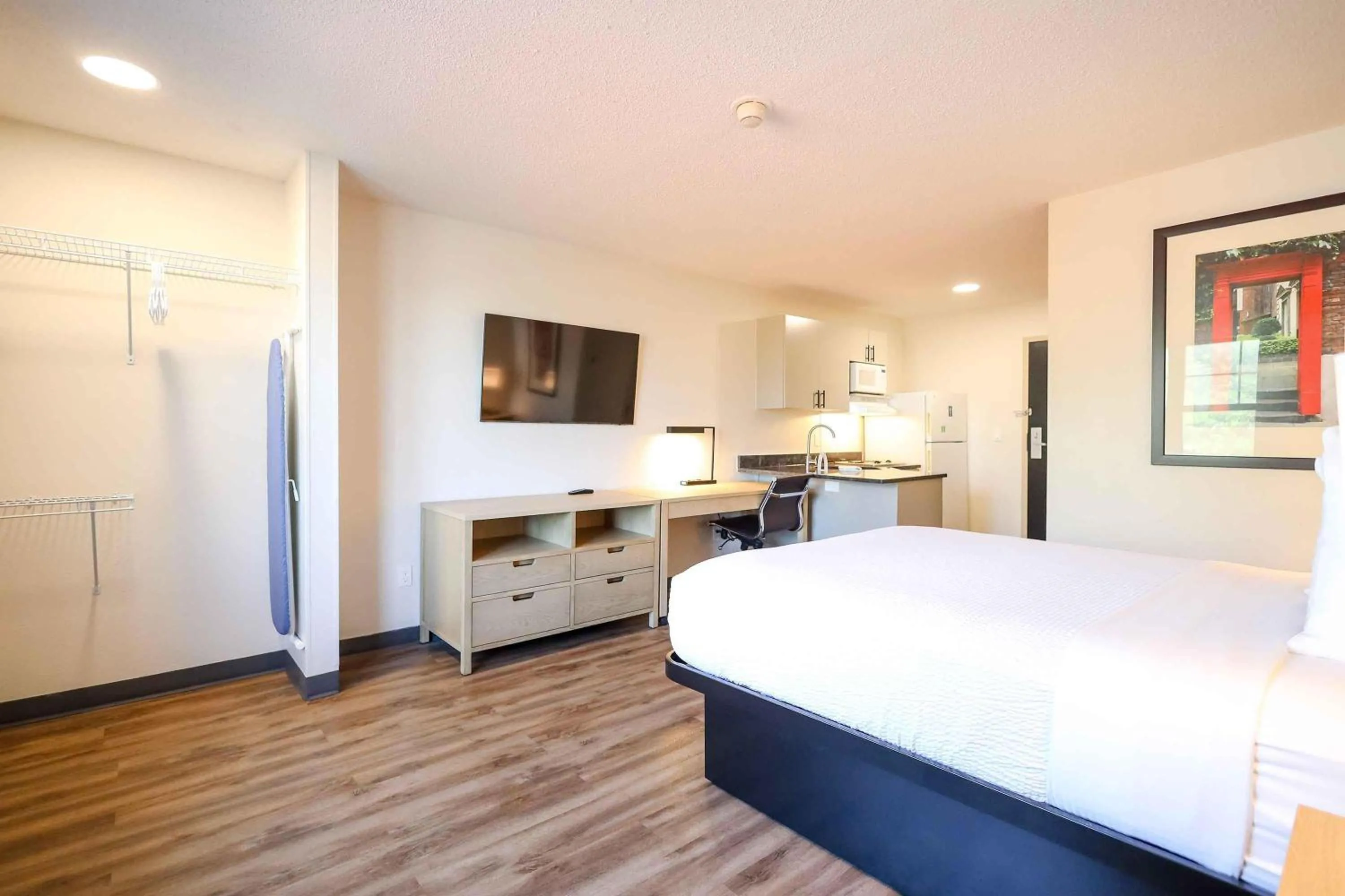 Bedroom, Bed in Extended Stay America Suites - Cleveland - Beachwood - Orange Place - South