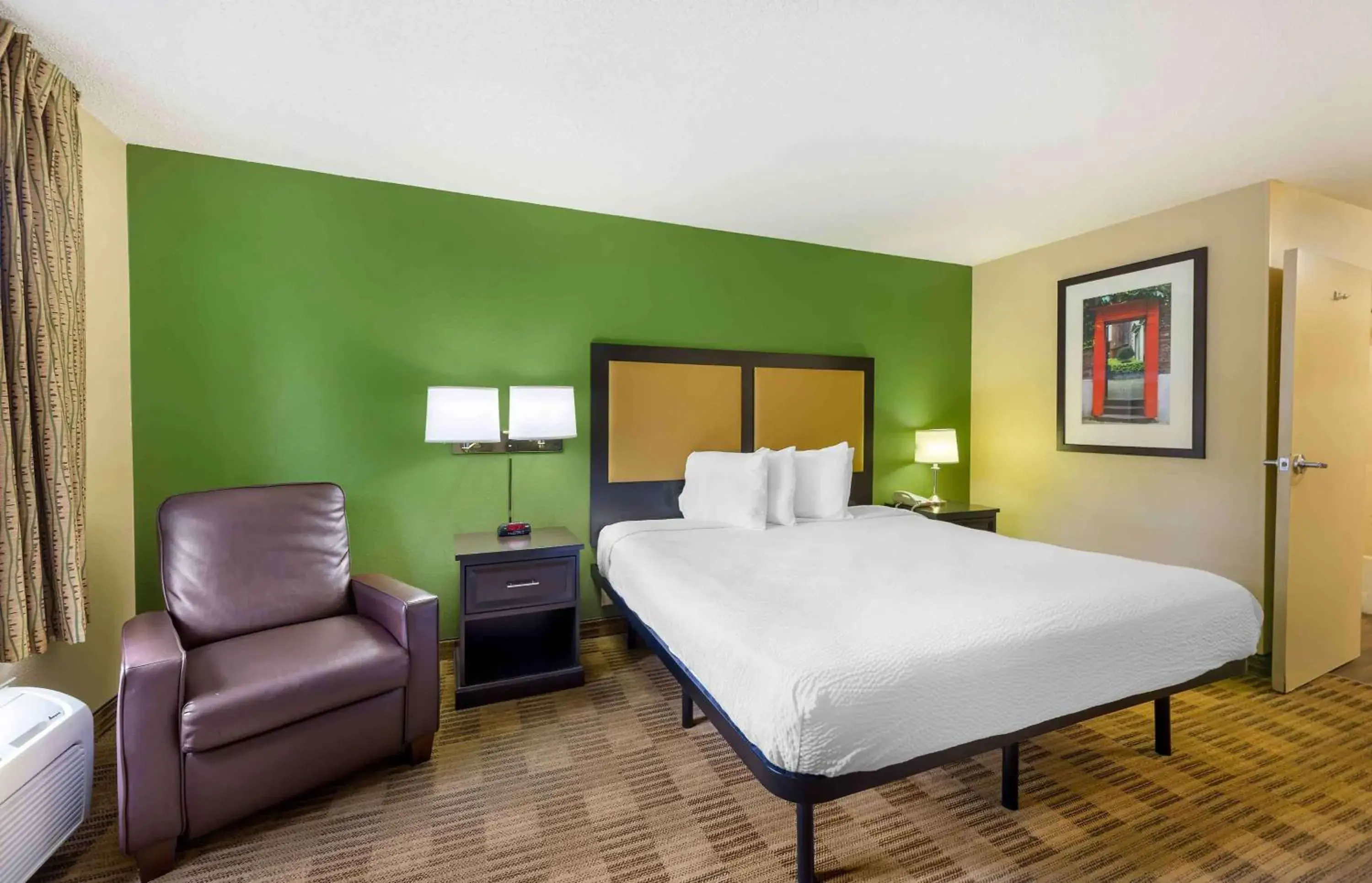Studio with 1 King Bed - Non-Smoking in Extended Stay America Suites - Cleveland - Beachwood - Orange Place - South Studio with 1 King Bed - Non-Smoking in Extended Stay America Suites - Cleveland - Beachwood - Orange Place - South