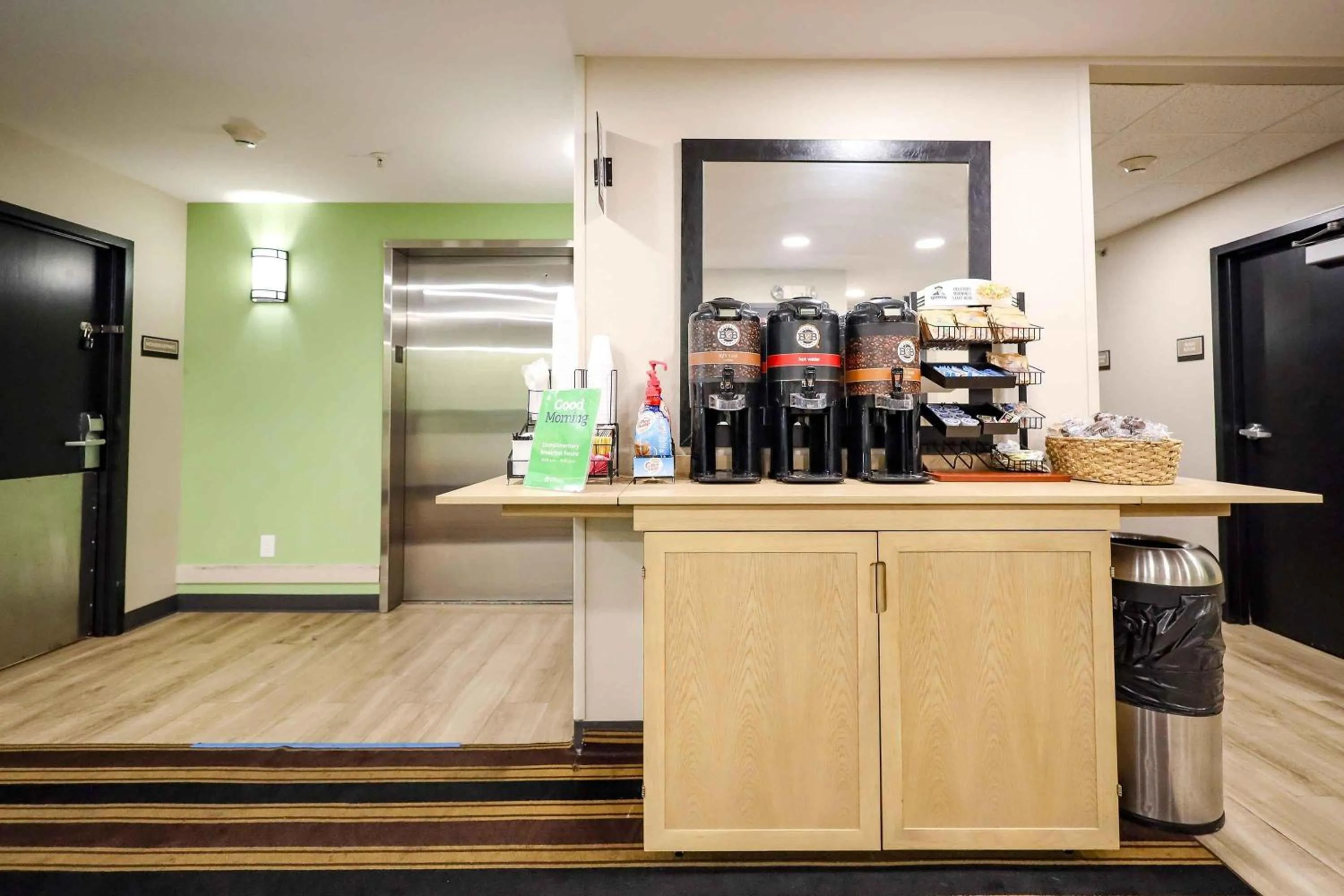 Breakfast in Extended Stay America Suites - Cleveland - Beachwood - Orange Place - South