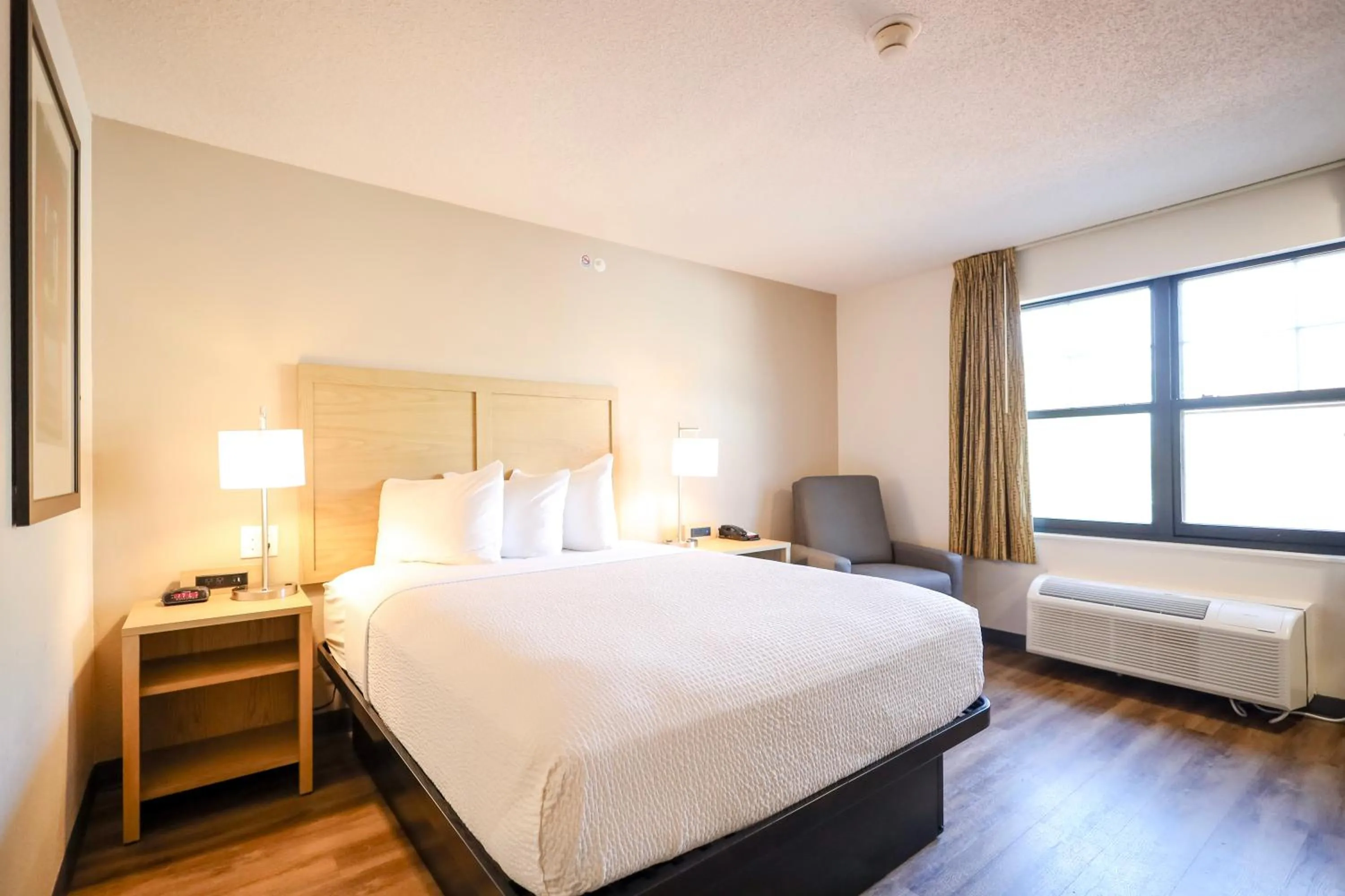 Bedroom, Bed in Extended Stay America Suites - Cleveland - Beachwood - Orange Place - South