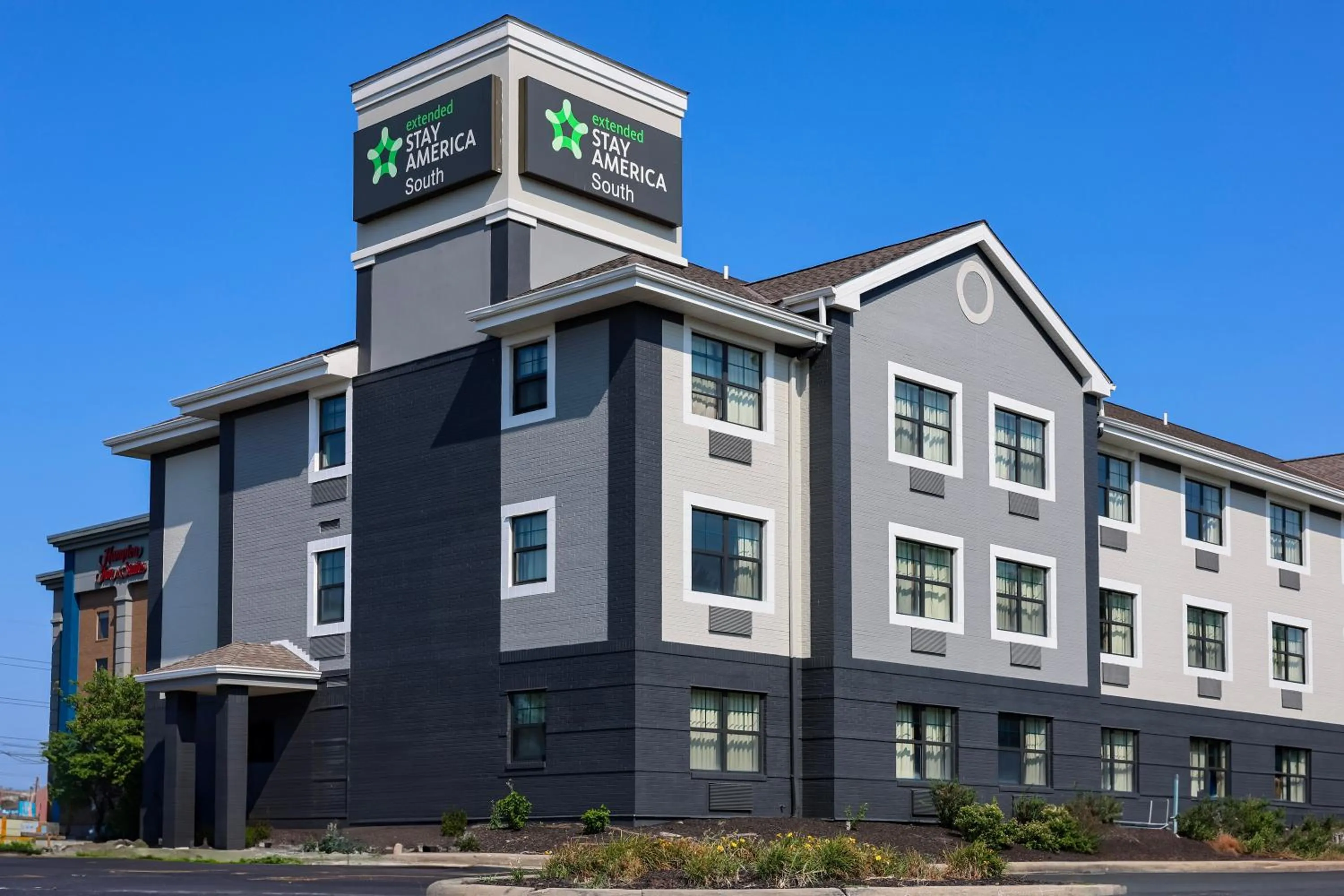 Property building in Extended Stay America Suites - Cleveland - Beachwood - Orange Place - South