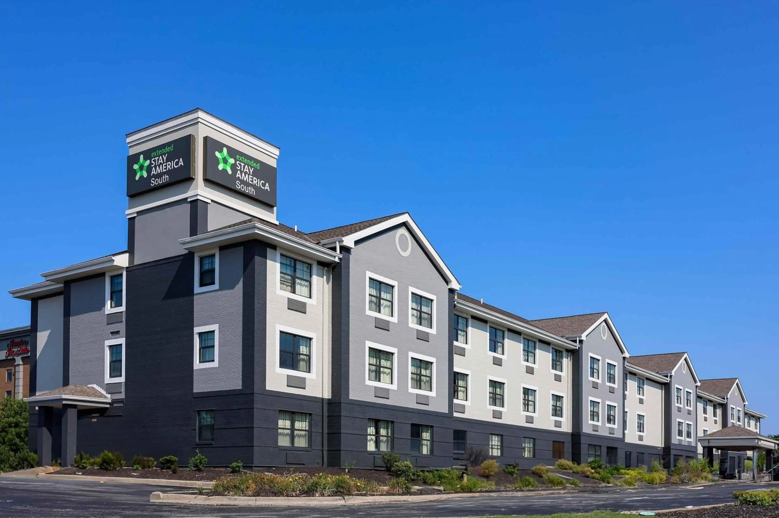 Property building in Extended Stay America Suites - Cleveland - Beachwood - Orange Place - South
