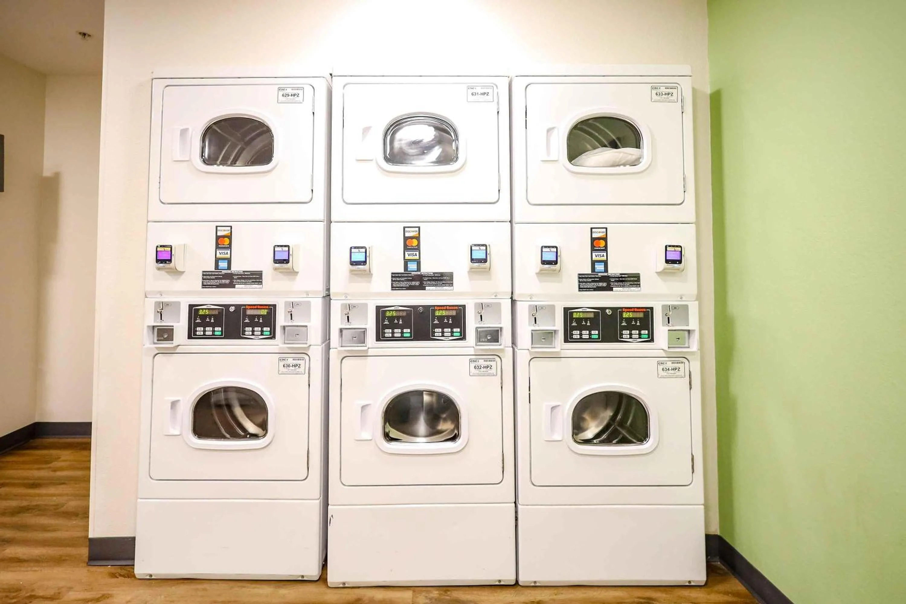 Property building in Extended Stay America Suites - Cleveland - Beachwood - Orange Place - South