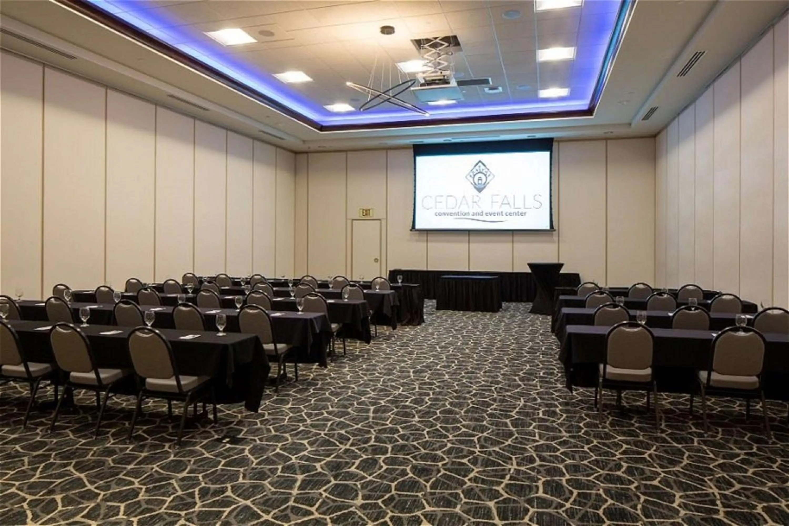 Meeting/conference room in Hilton Garden Inn Cedar Falls Conference Center
